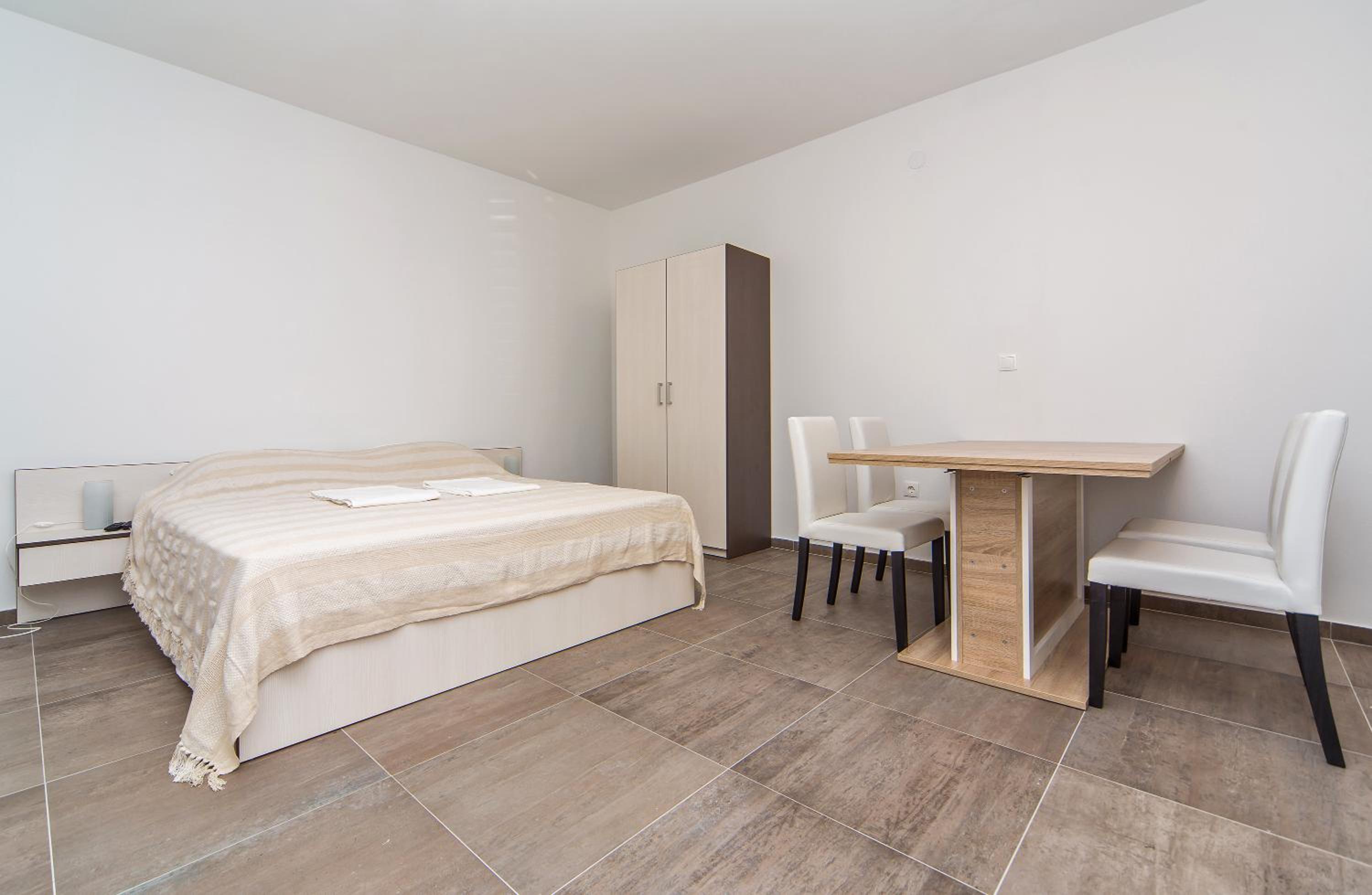 Studio with Terrace - Photo 2