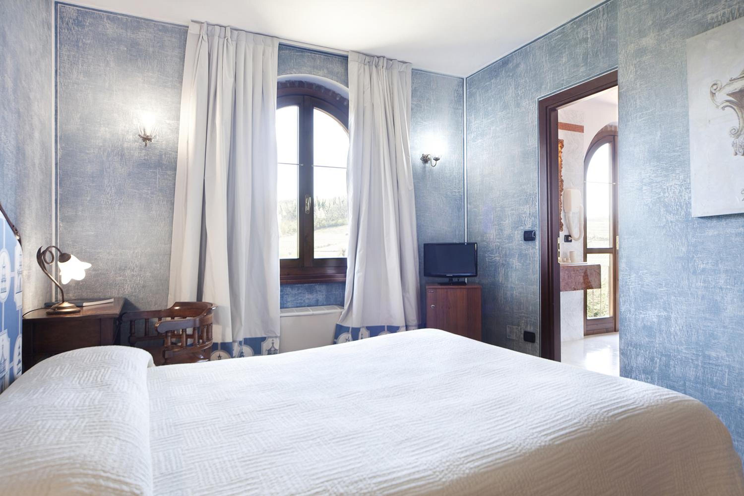 Double or Twin Room - Photo 4