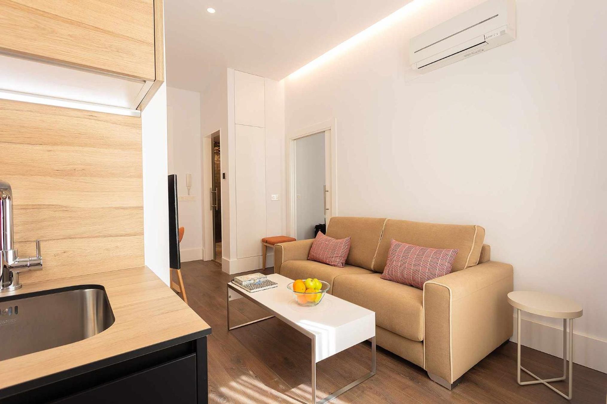 Apartment with Balcony - Photo 5