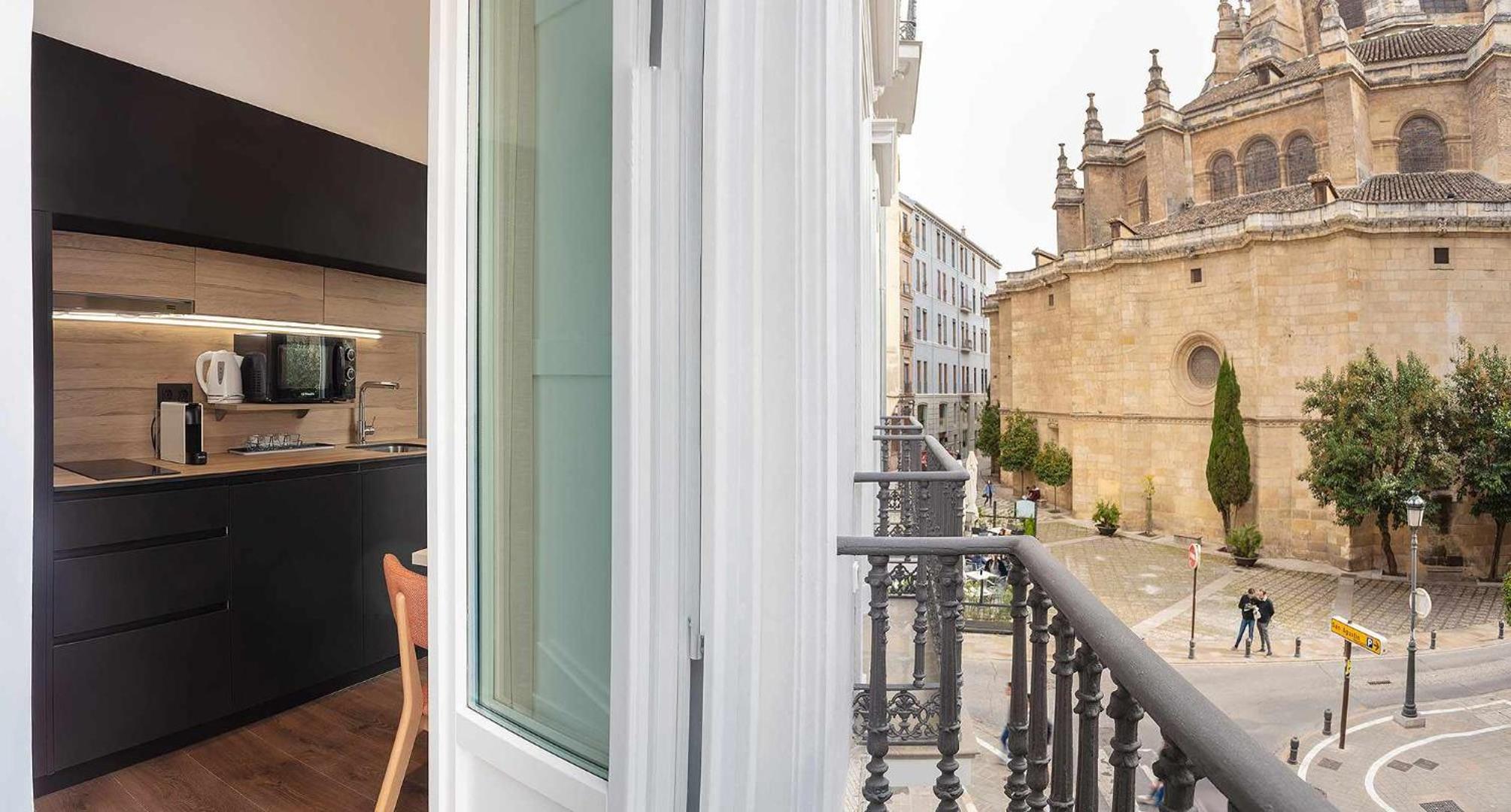 Apartment with Balcony - Photo 9