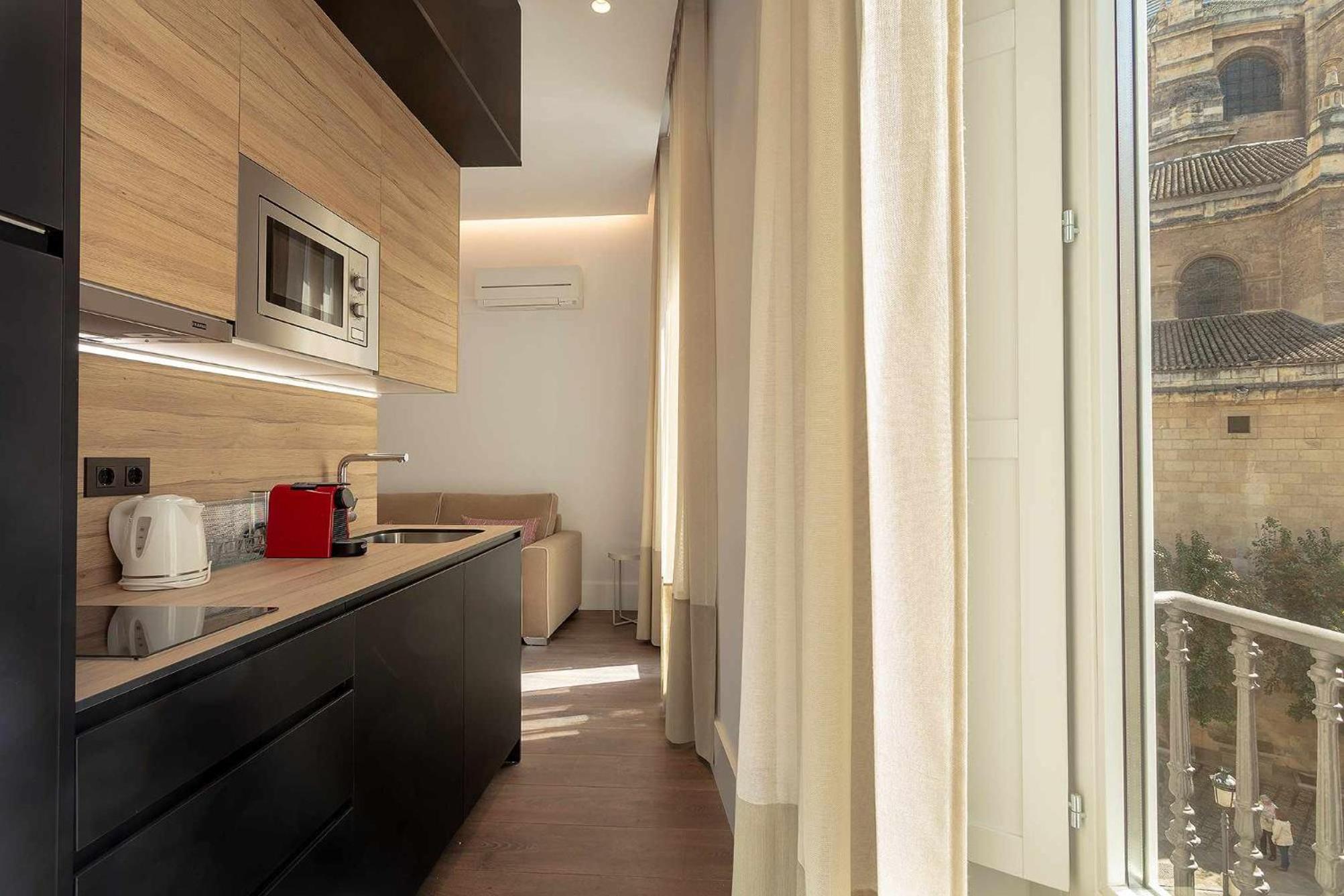 Apartment with Balcony - Photo 8