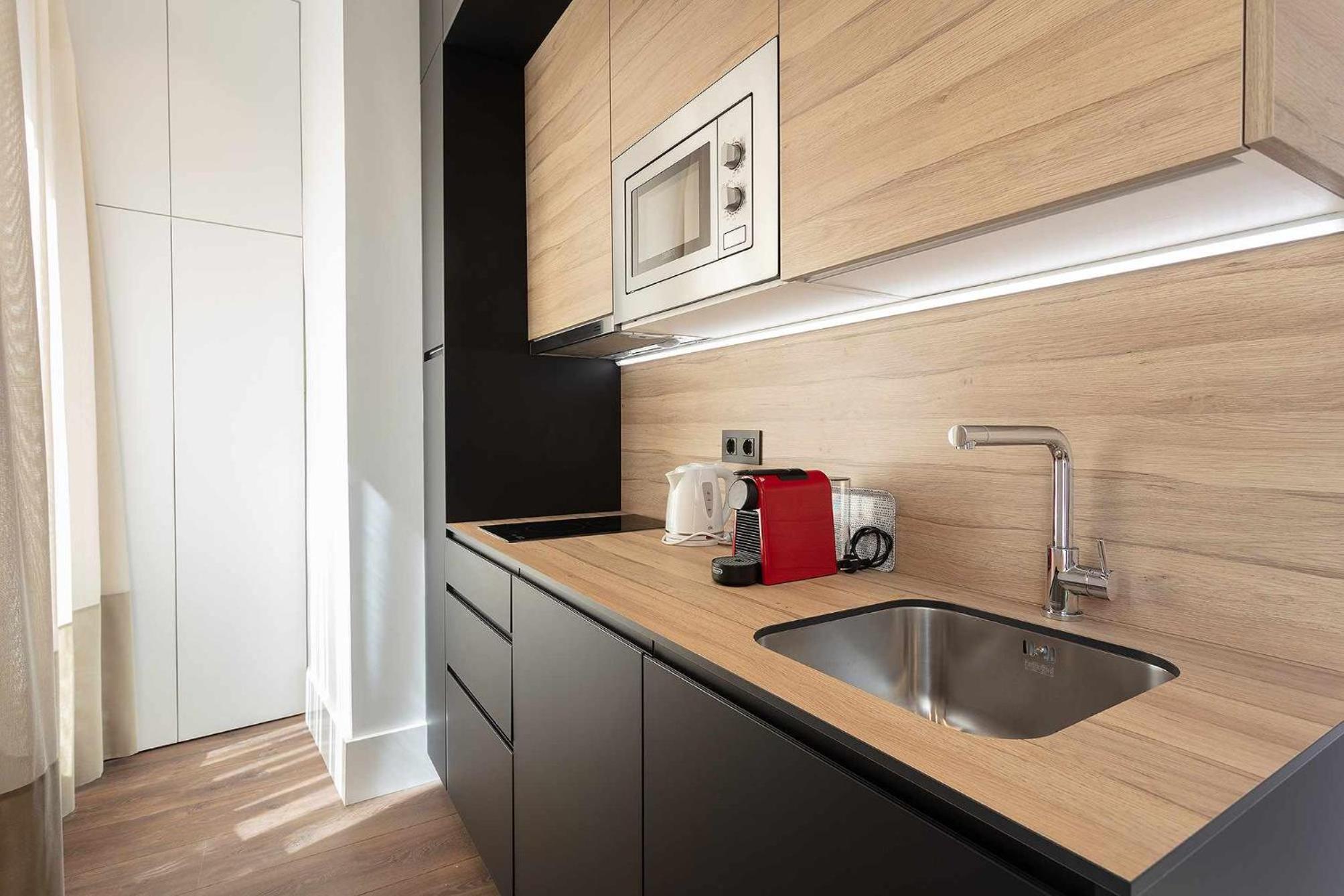 Apartment with Balcony - Photo 10