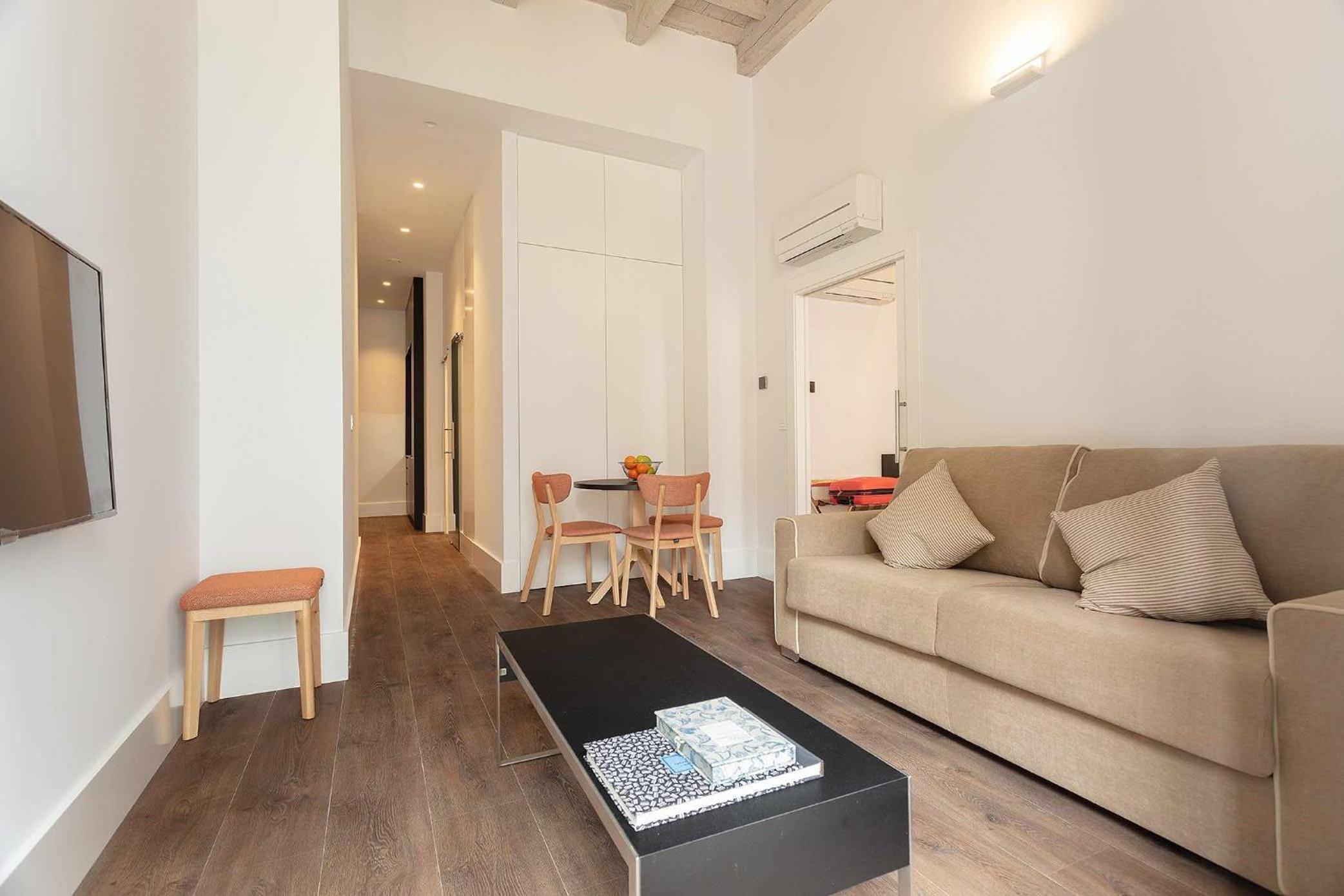 Deluxe Apartment - Photo 2