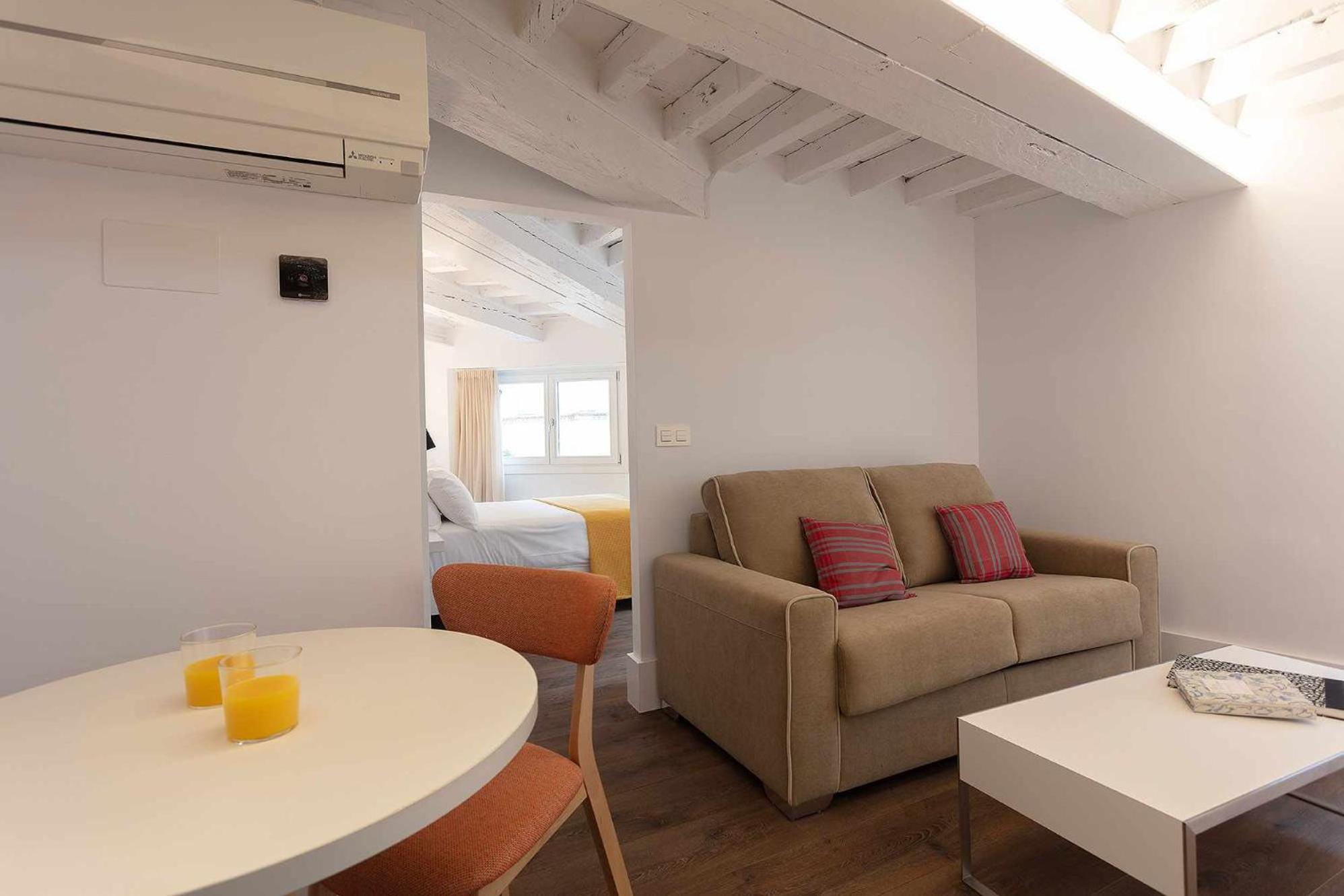 Adapted Standard Apartment - Photo 7