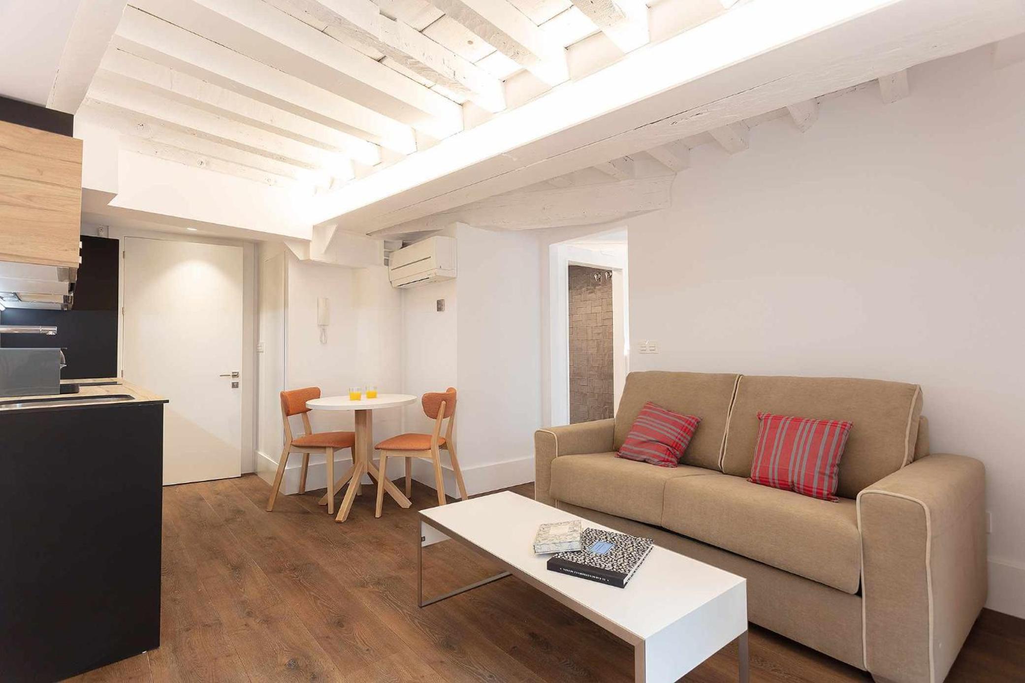 Adapted Standard Apartment - Photo 8