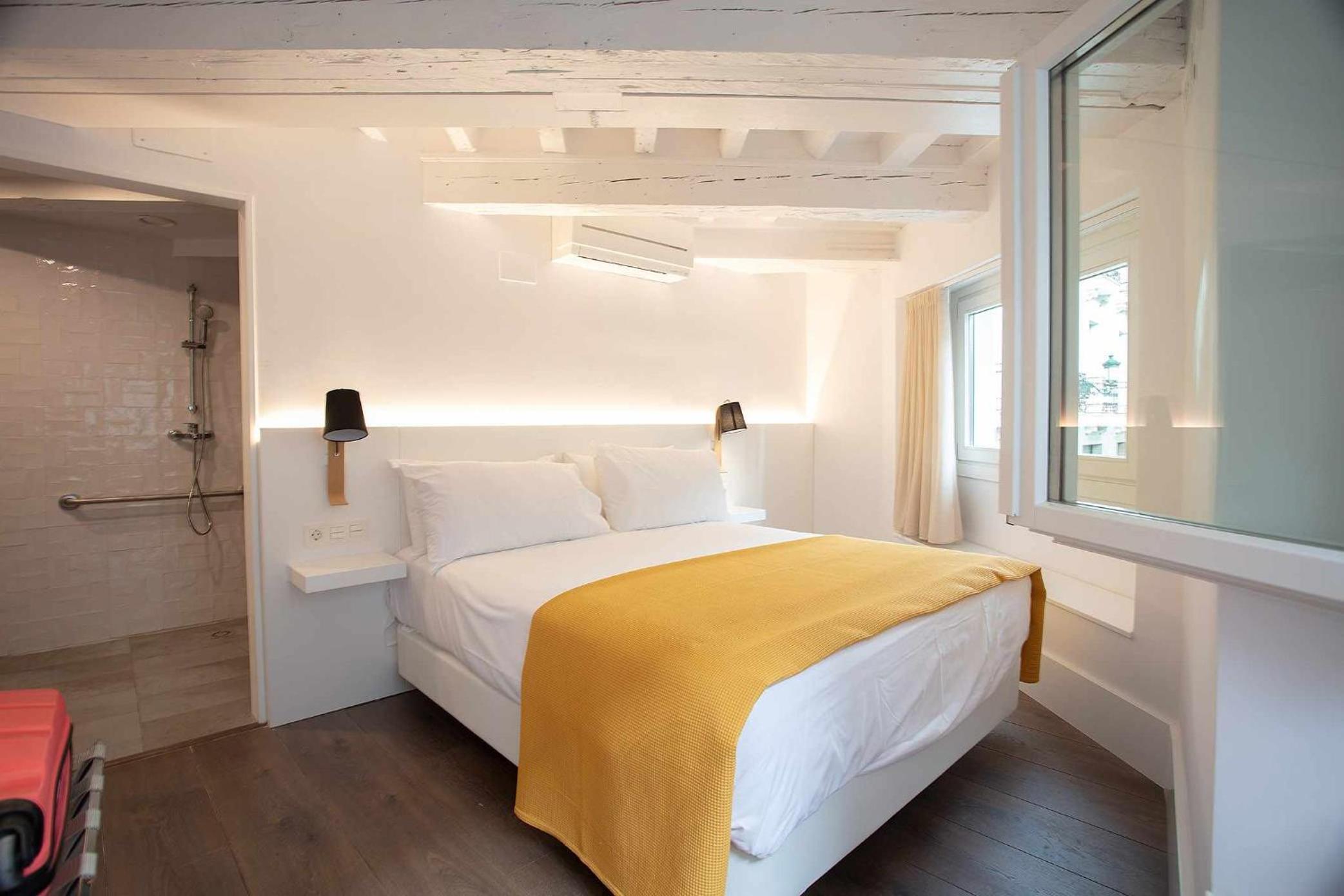 Adapted Standard Apartment - Photo 4