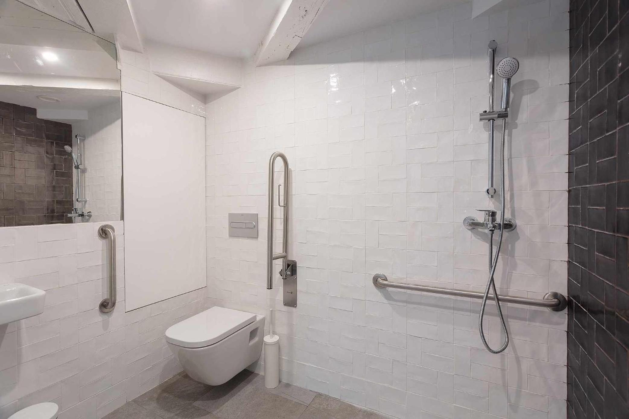Adapted Standard Apartment - Photo 9