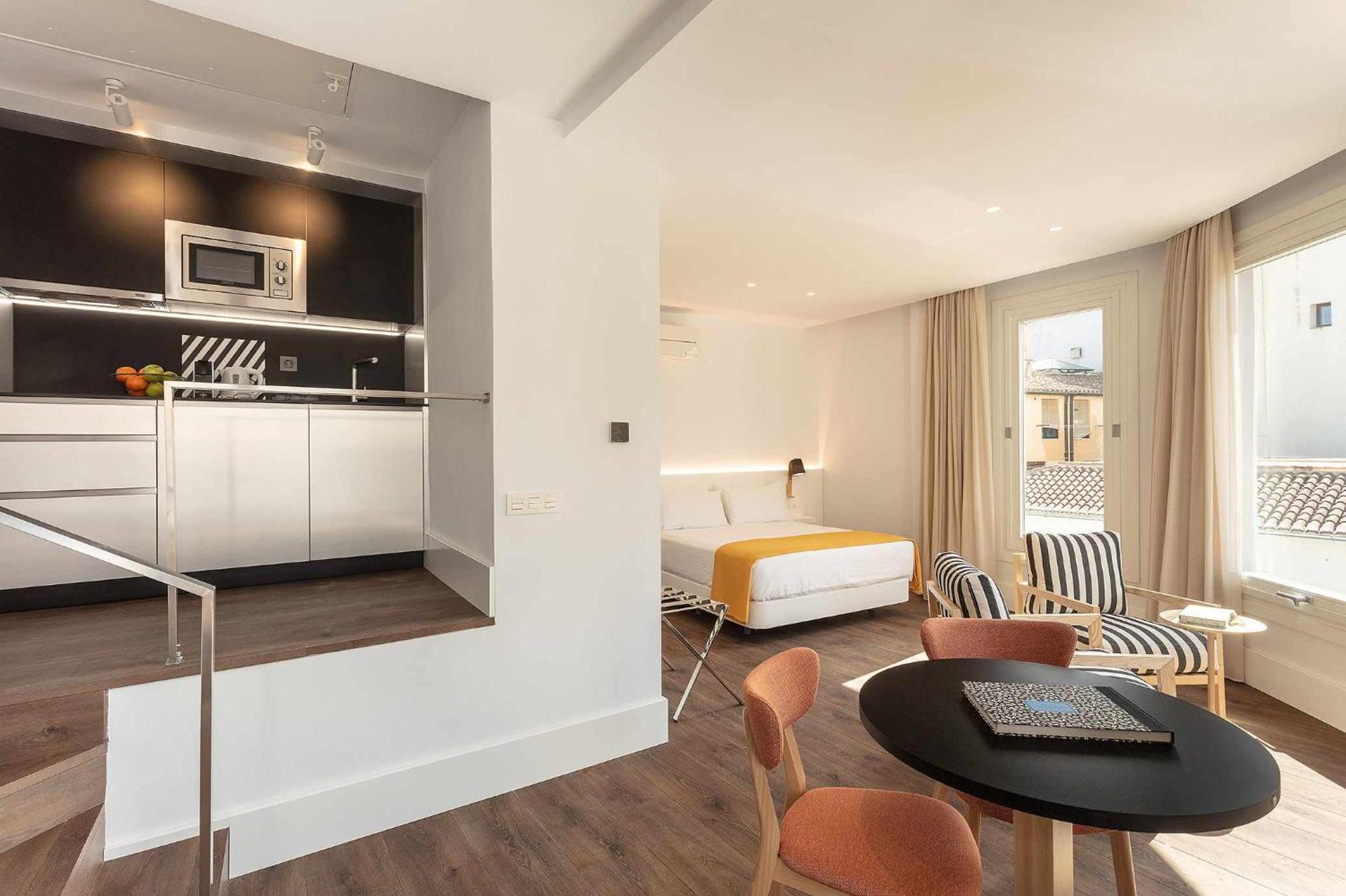Penthouse Apartment - Photo 17