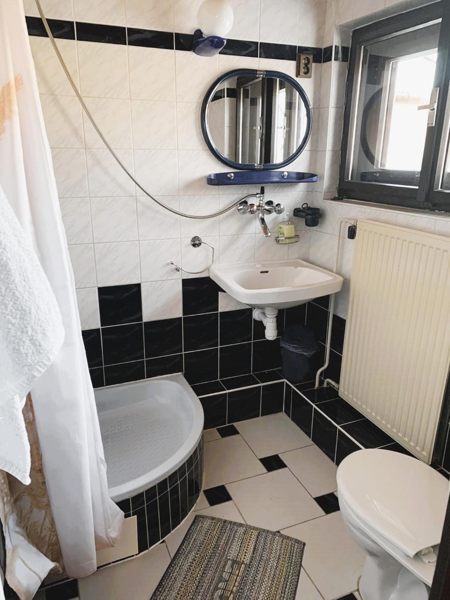 Triple Room with Bathroom - Photo 3