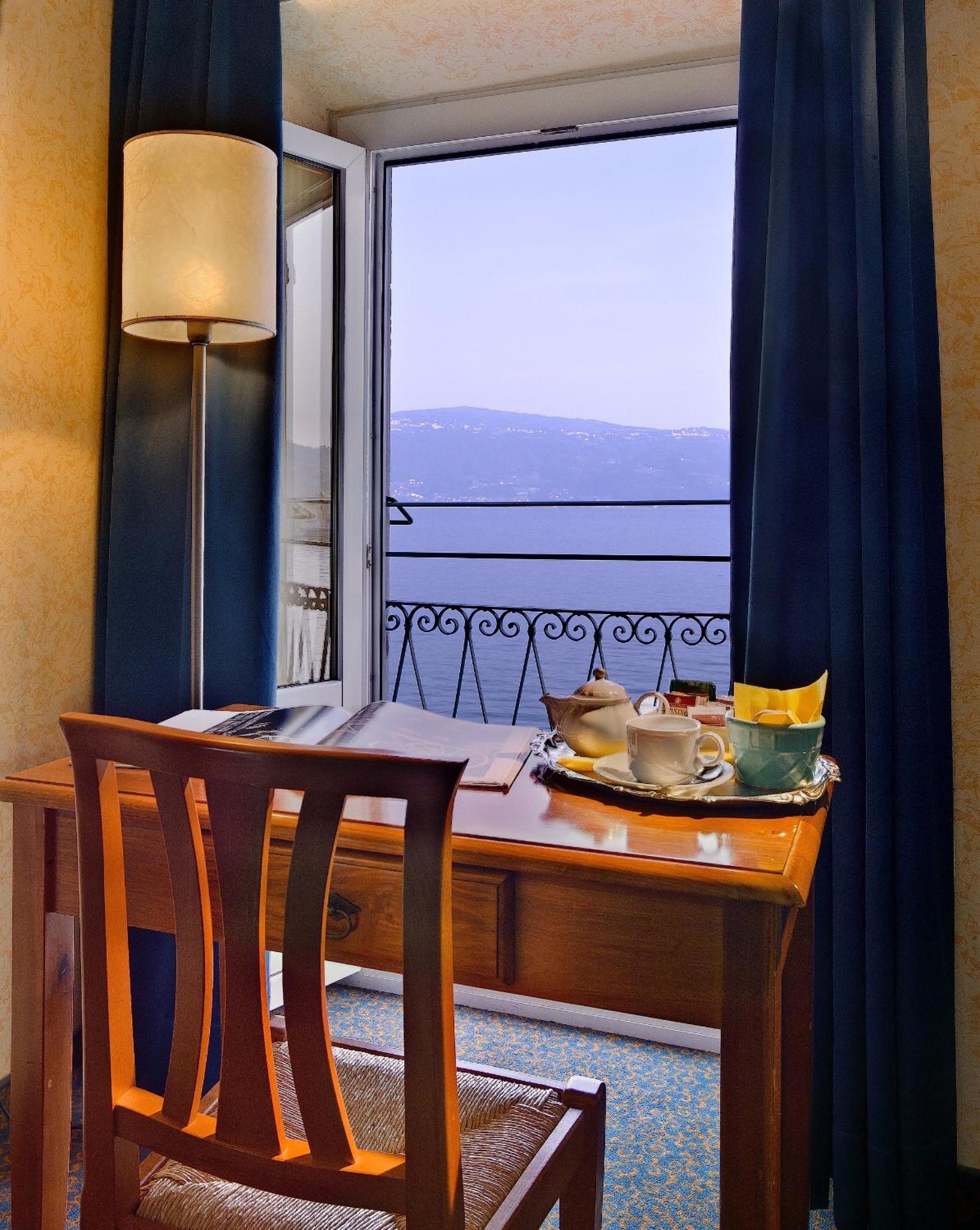 Twin Room with Lake View photo 2