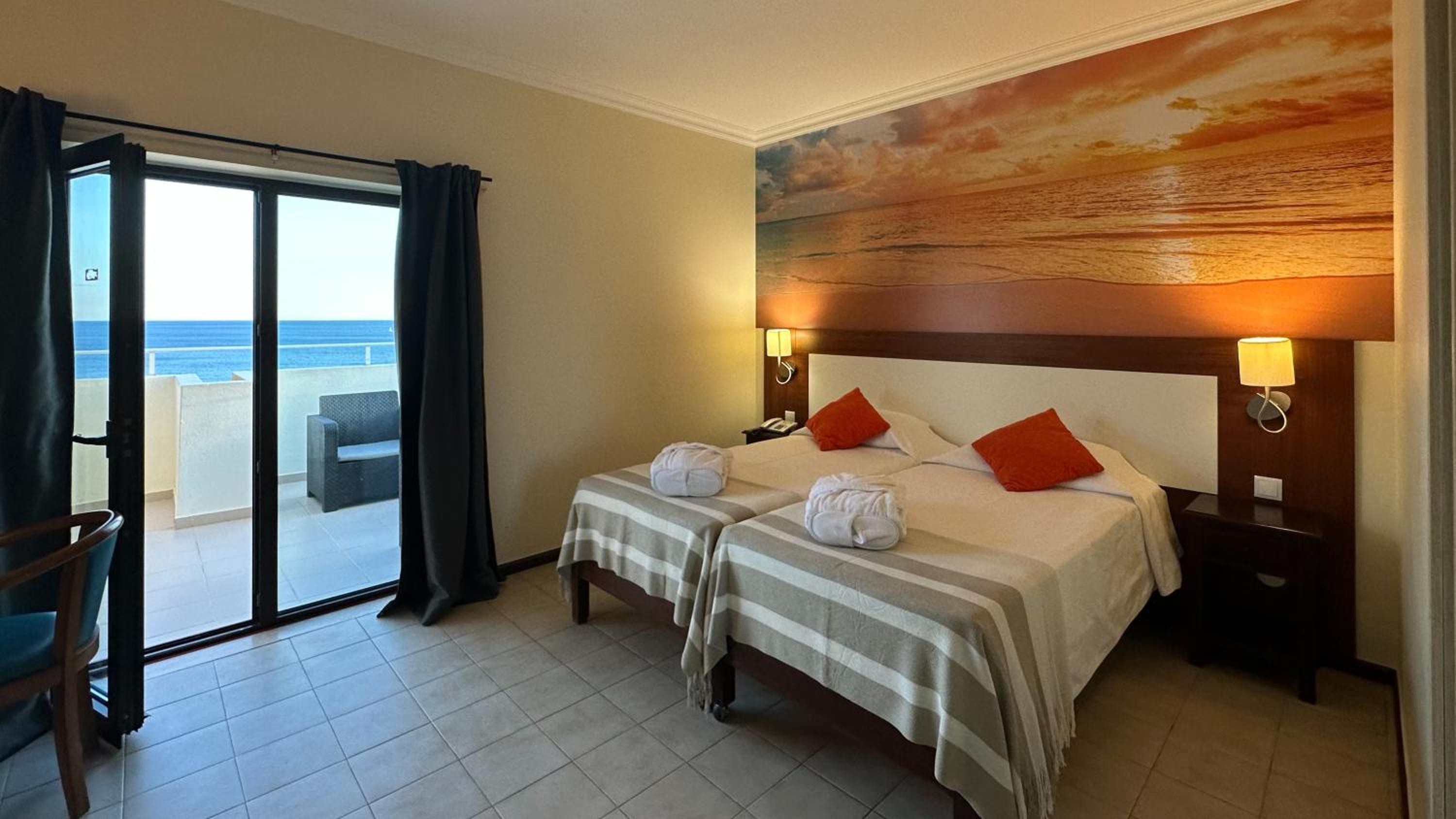 Twin Room with Sea View - Photo 26