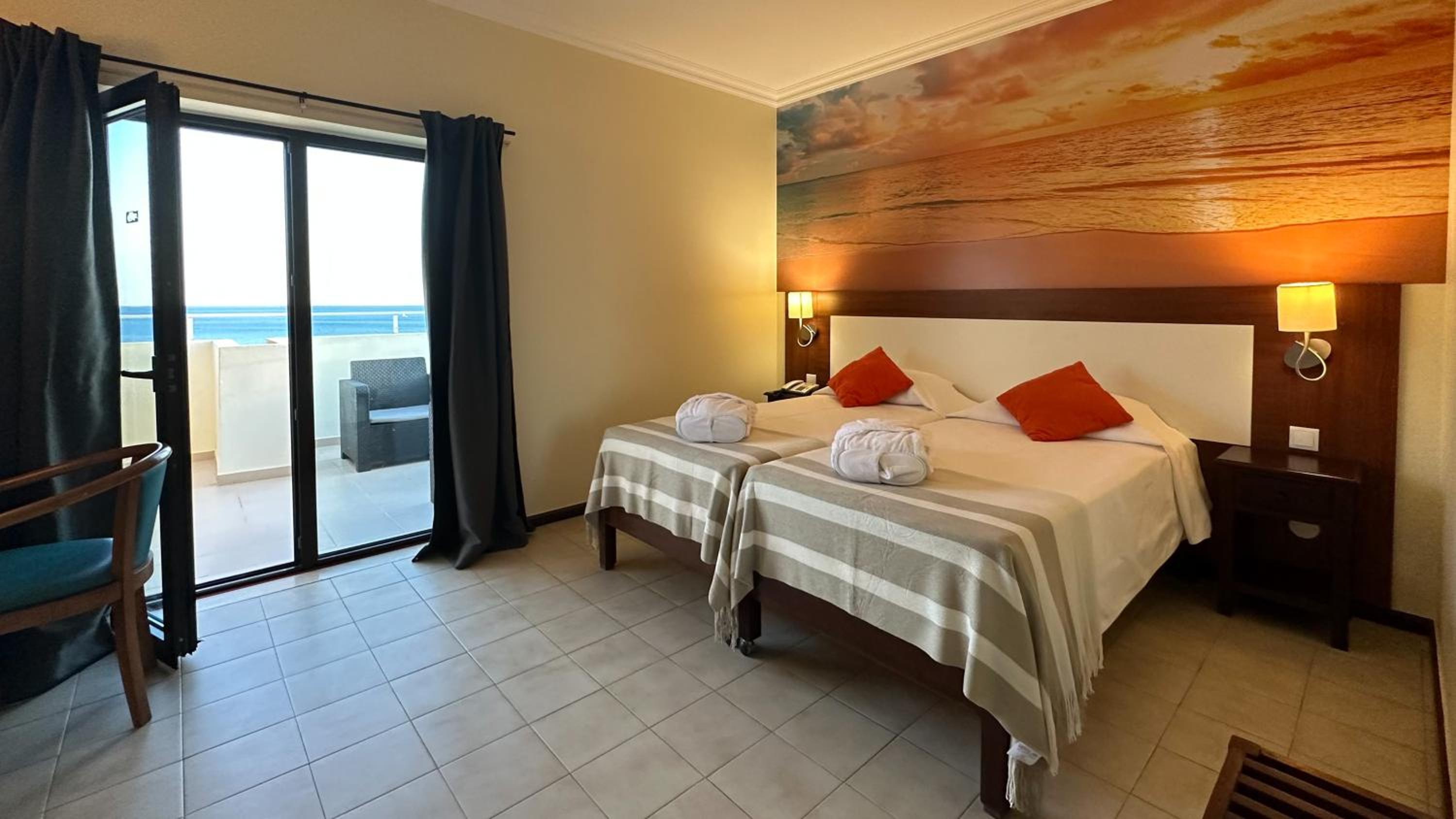 Twin Room with Sea View - Photo 20