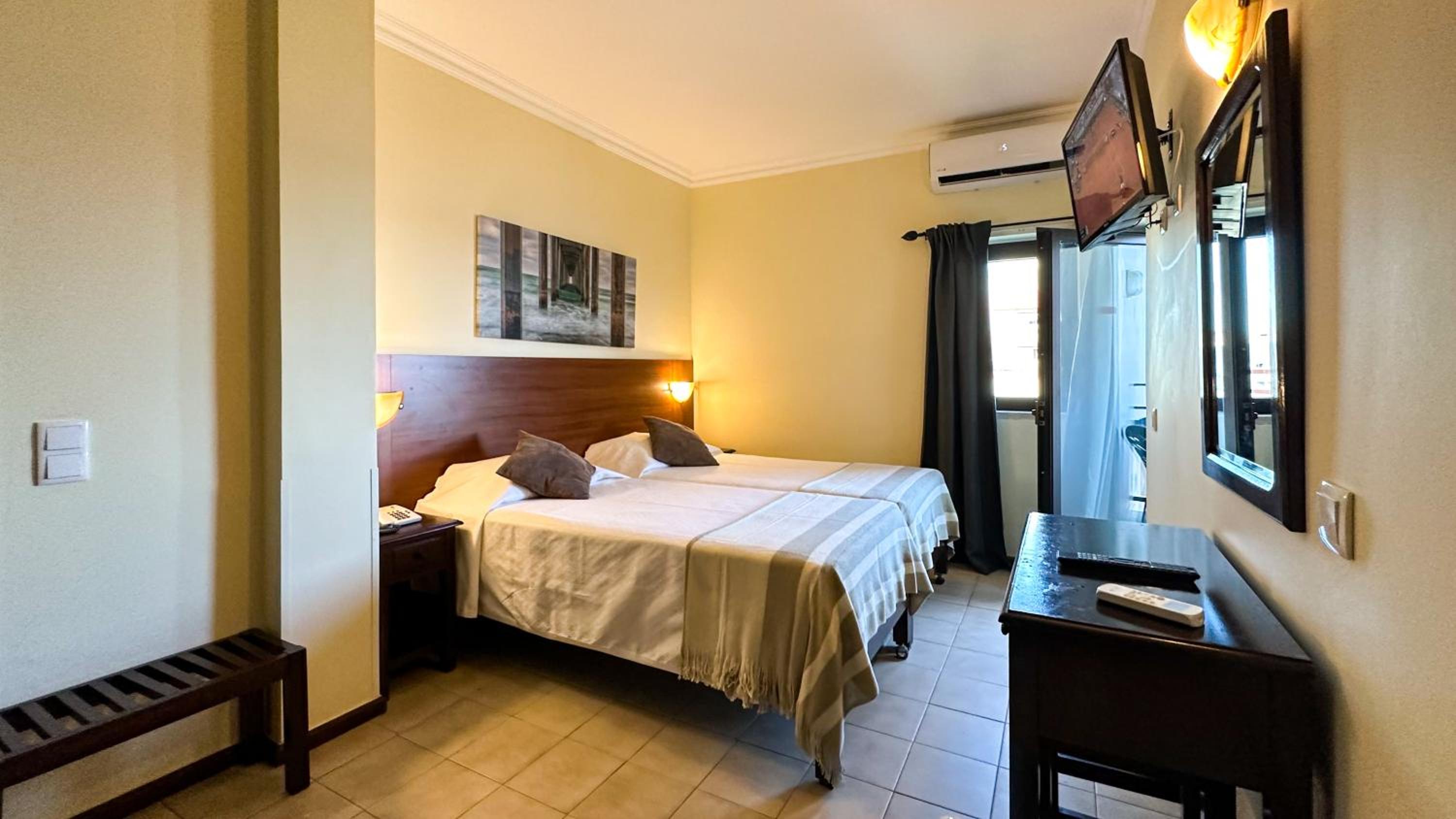 Standard Twin Room - Photo 29