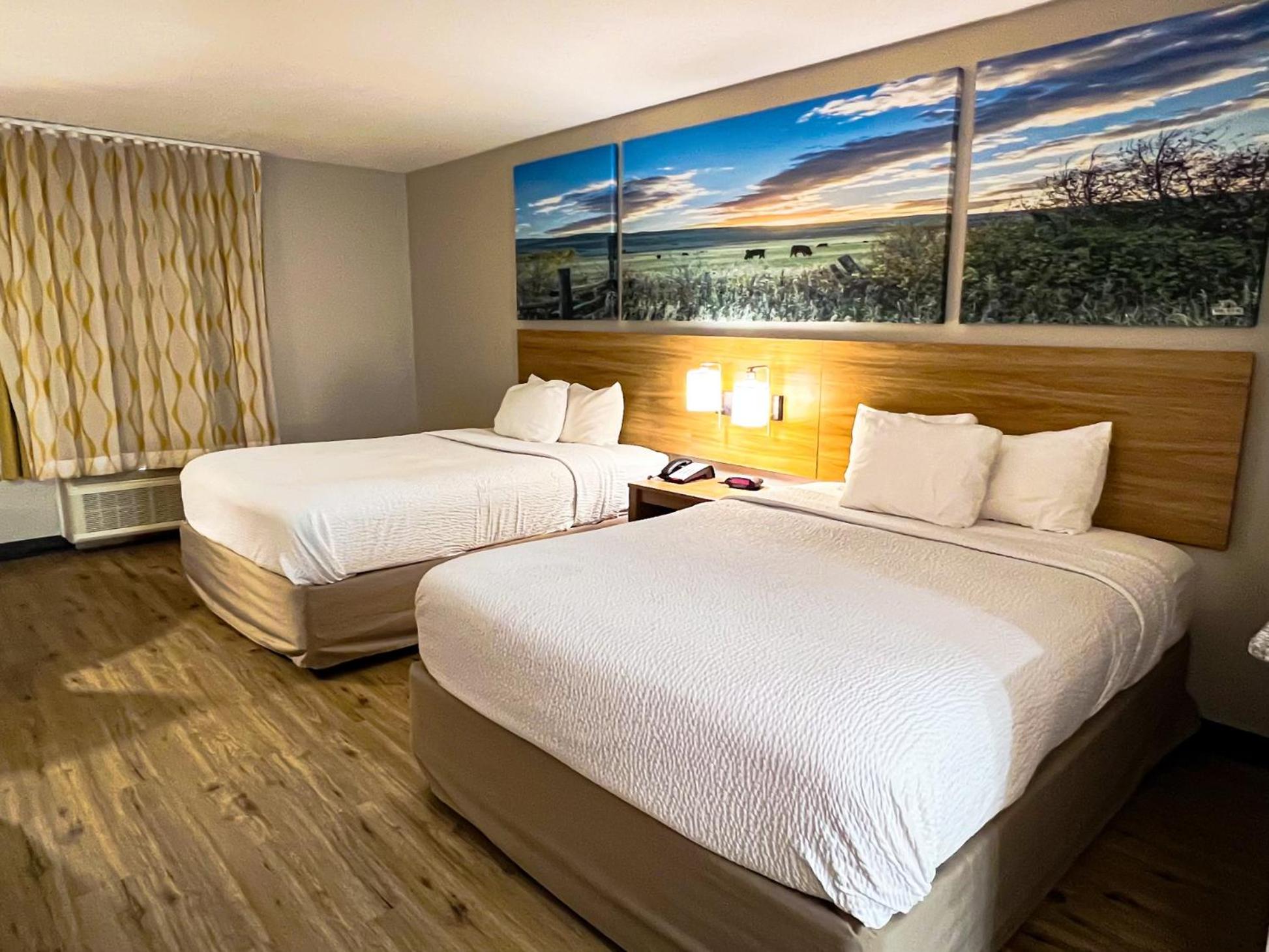 Queen Room with Two Queen Beds - Non-Smoking - Photo 1