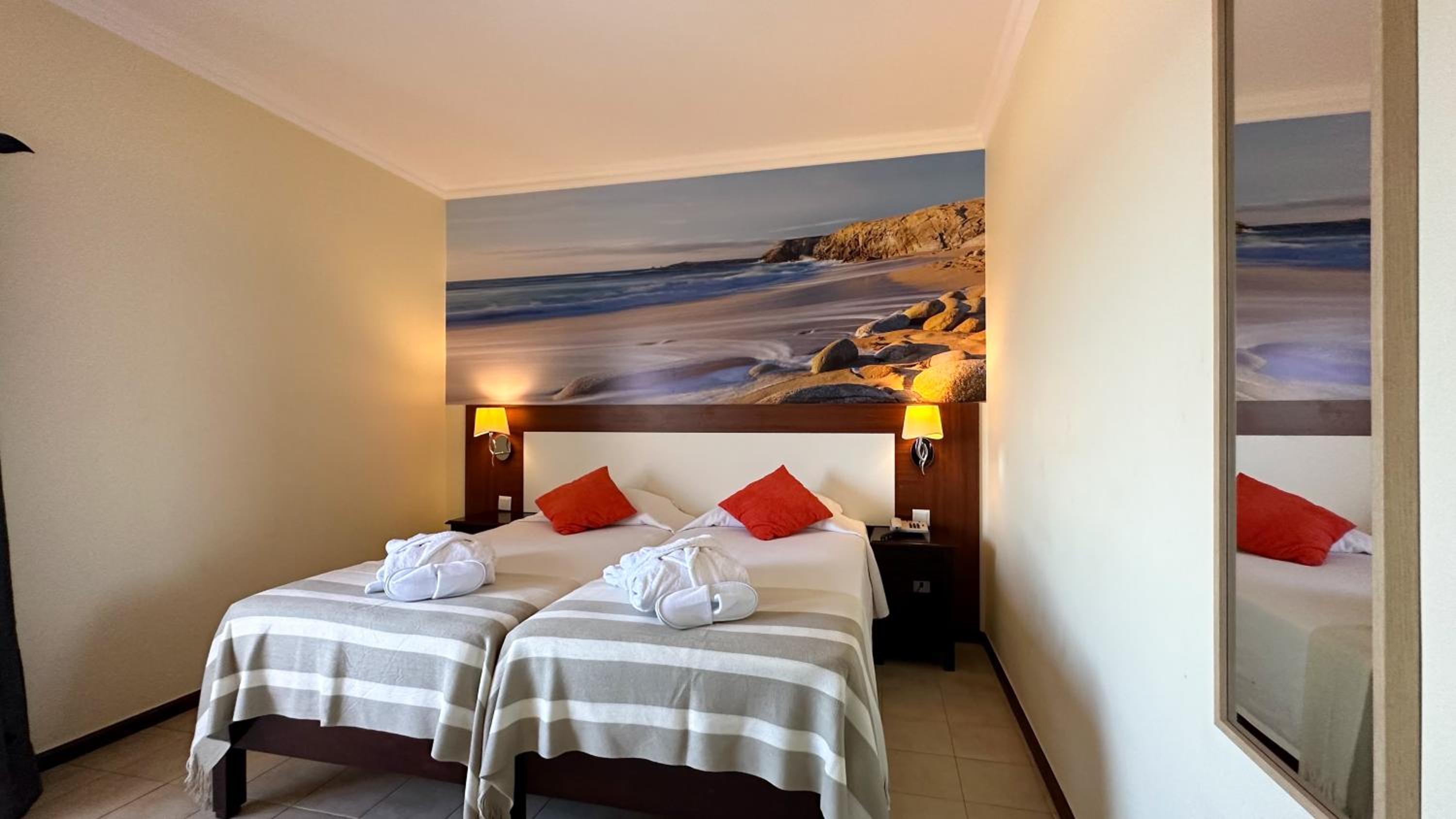 Standard Twin Room - Photo 31