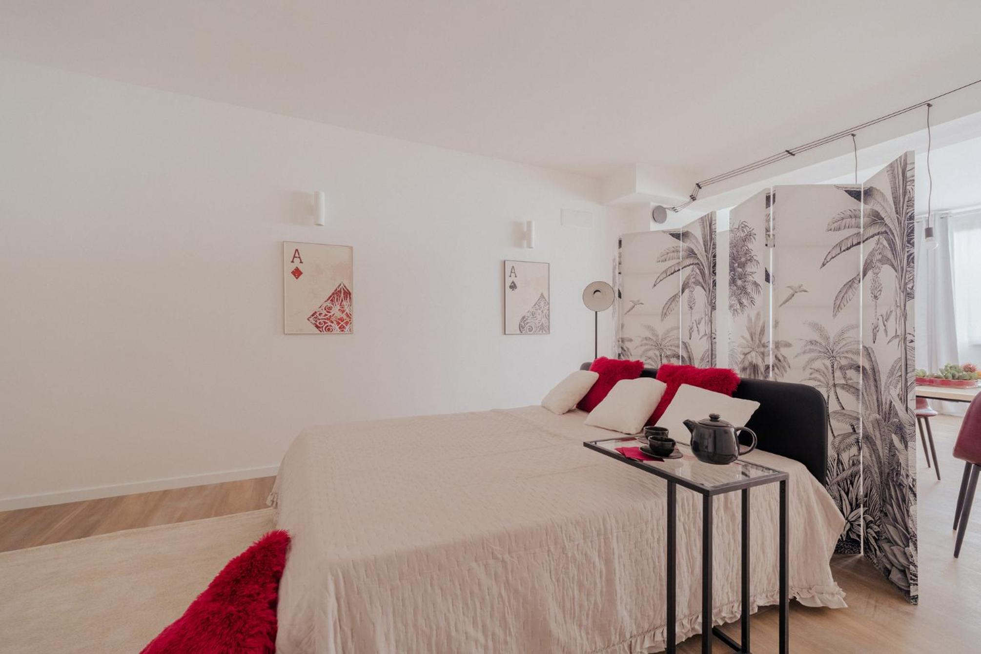 One-Bedroom Apartment photo 2