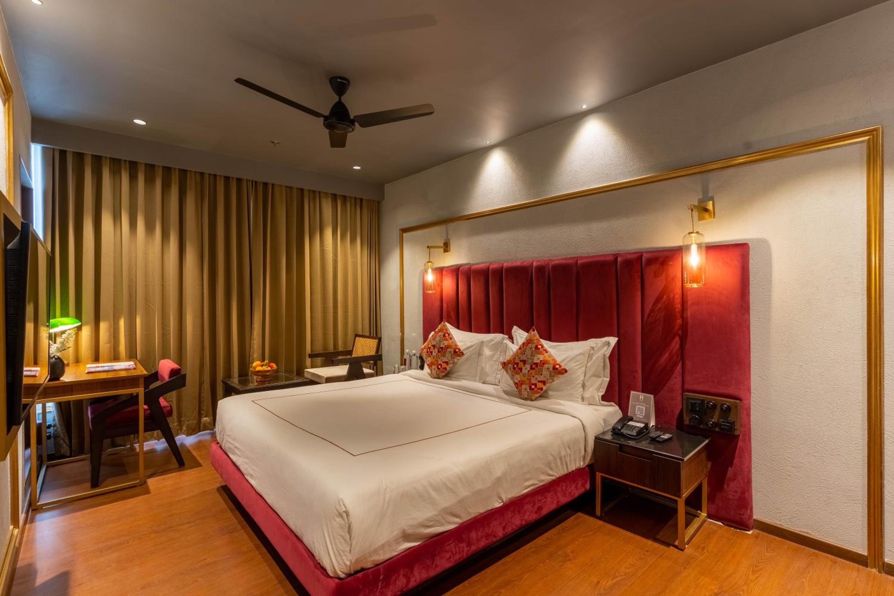 Deluxe Double or Twin Room - Photo 12