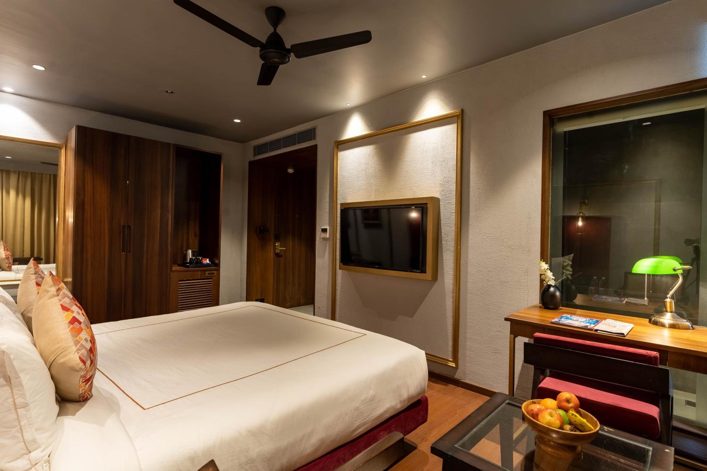 Deluxe Double or Twin Room - Photo 13