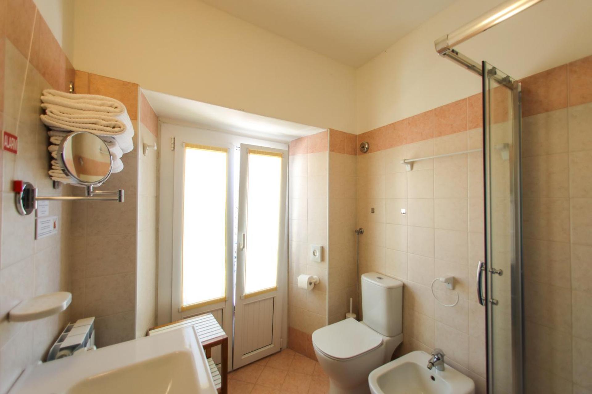 Superior Double or Twin Room with Lake View photo 2