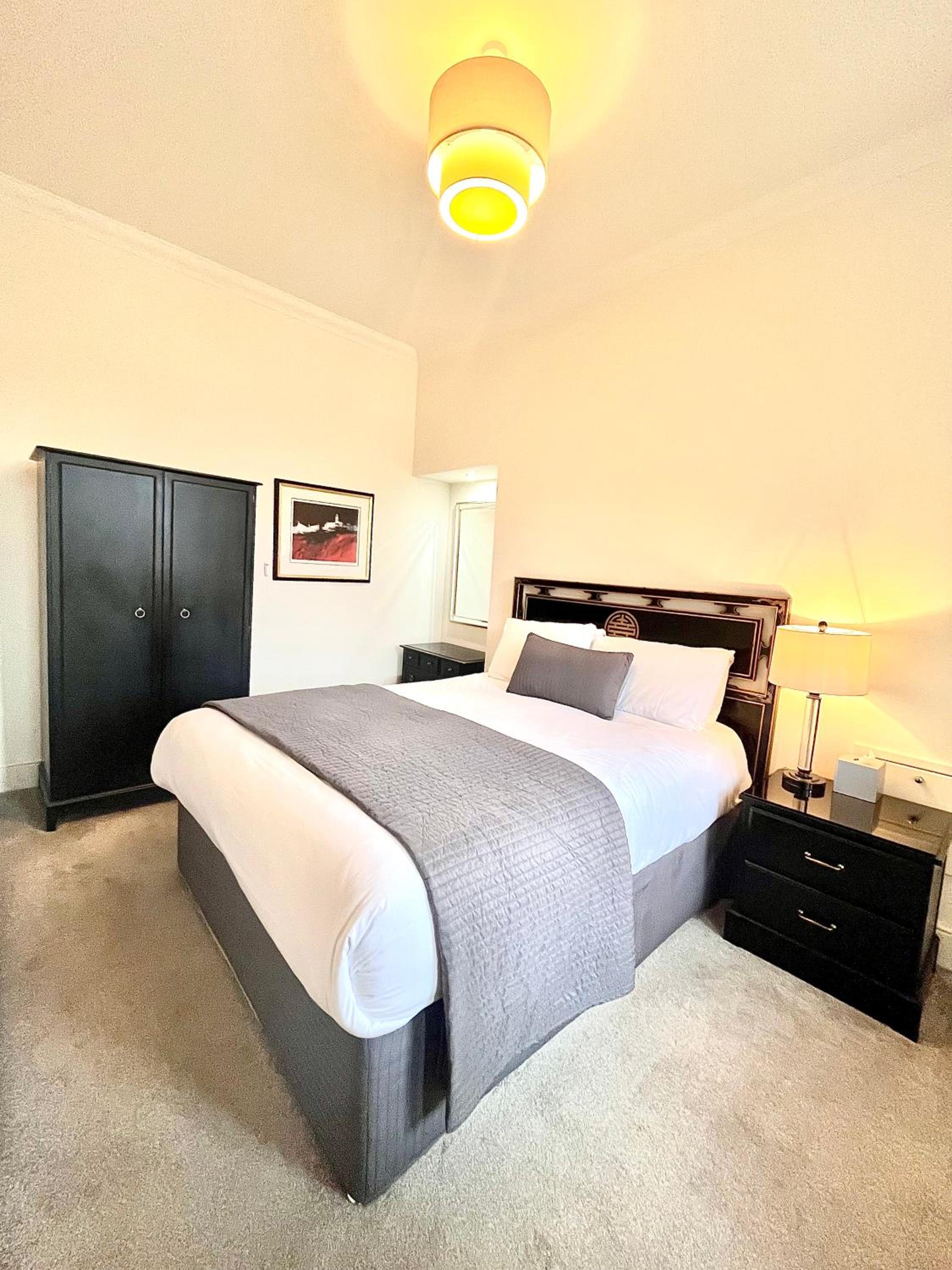 Superior One-Bedroom Apartment - Ground Floor - Photo 6