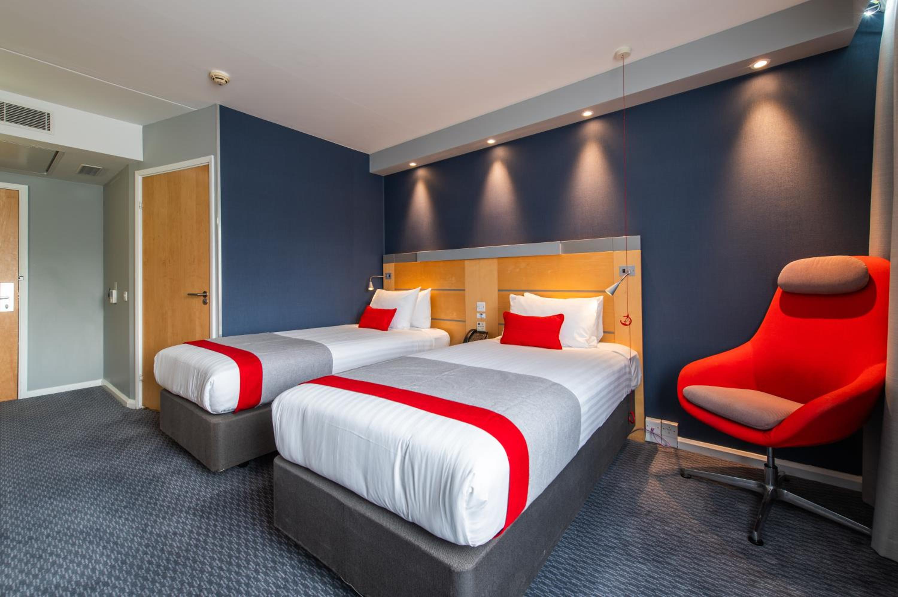 Standard Twin Room with Free Hot Breakfast photo 3