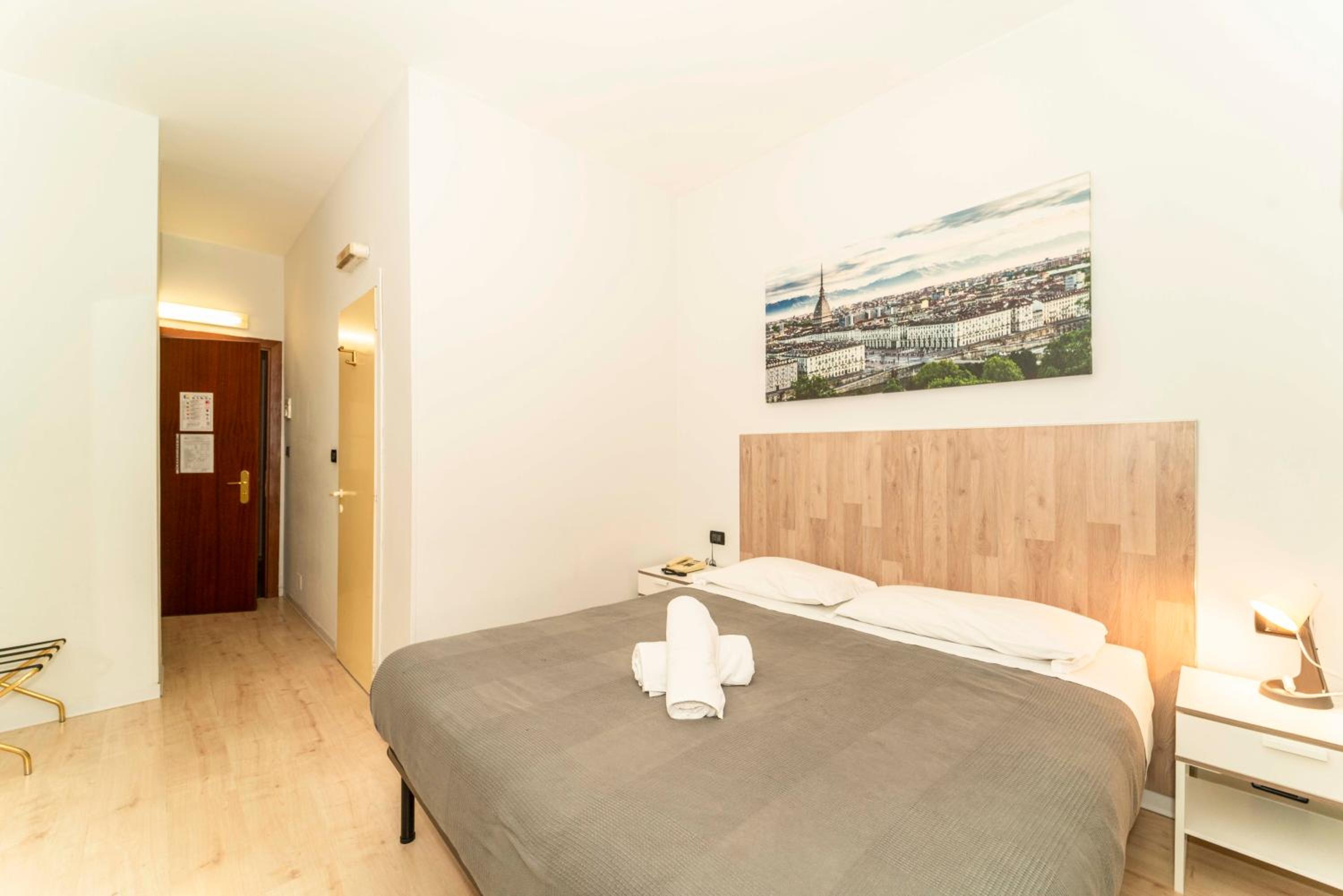 Double Room - Photo 13