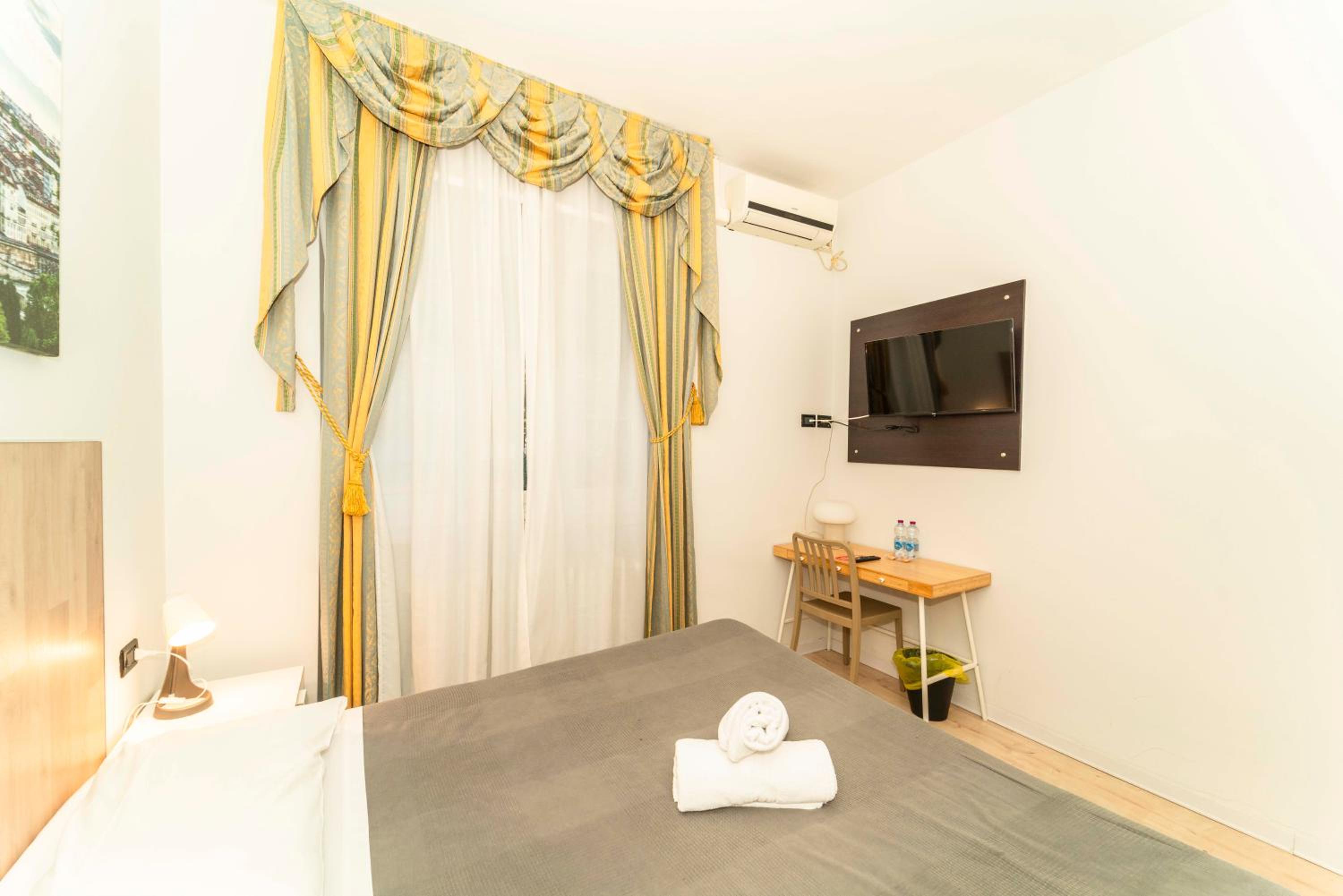 Double Room - Photo 10