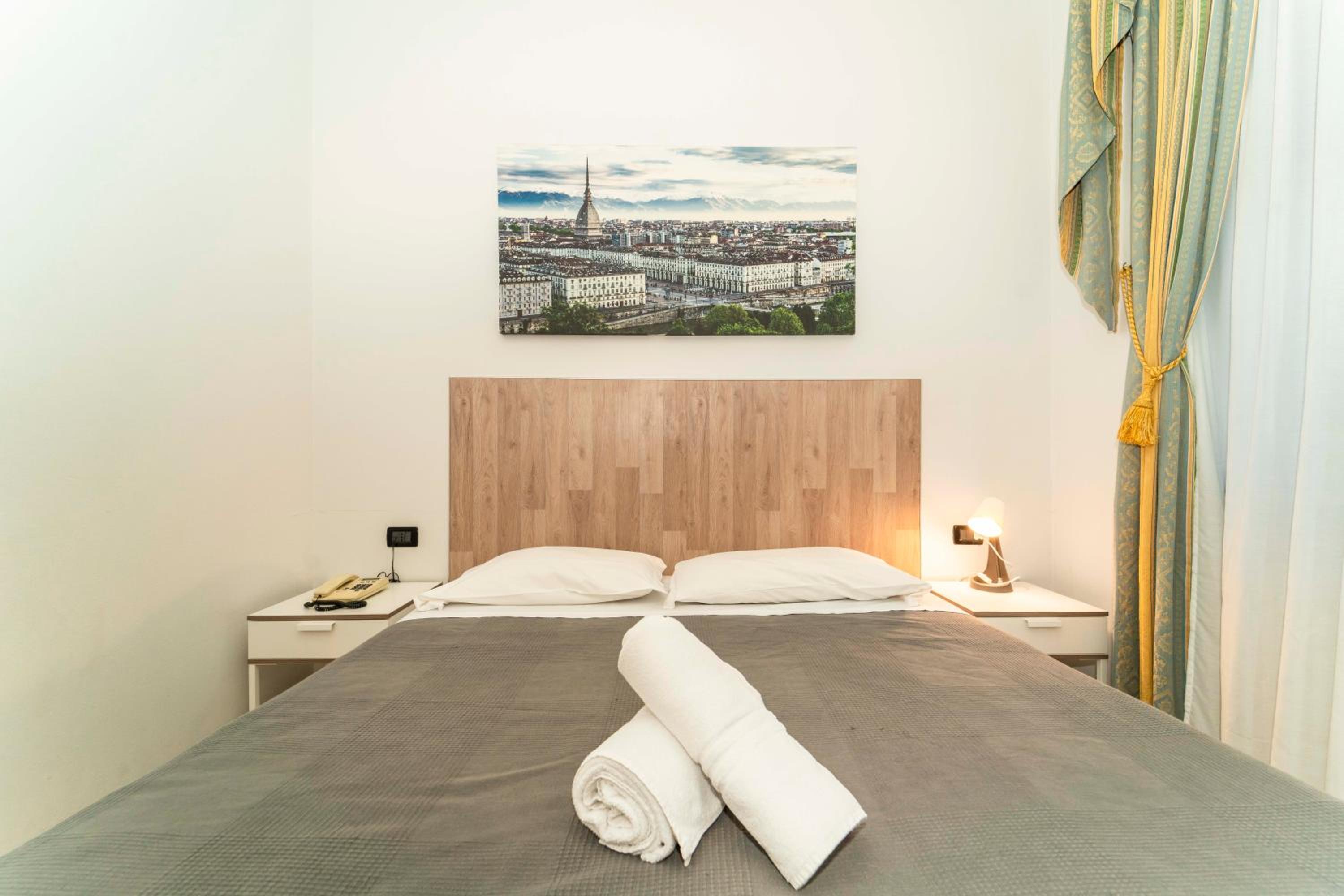 Double Room - Photo 12