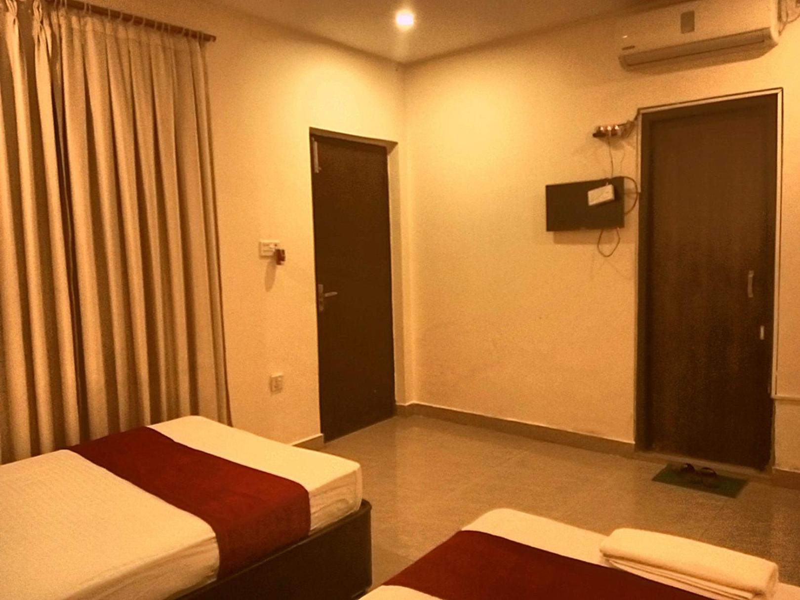 Deluxe Twin Room photo 2