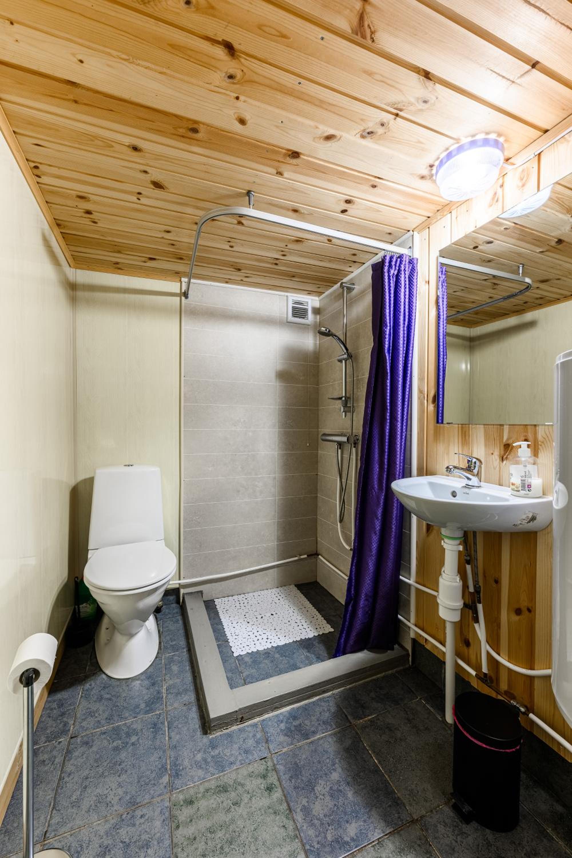 Quadruple Room with Shower - Photo 7