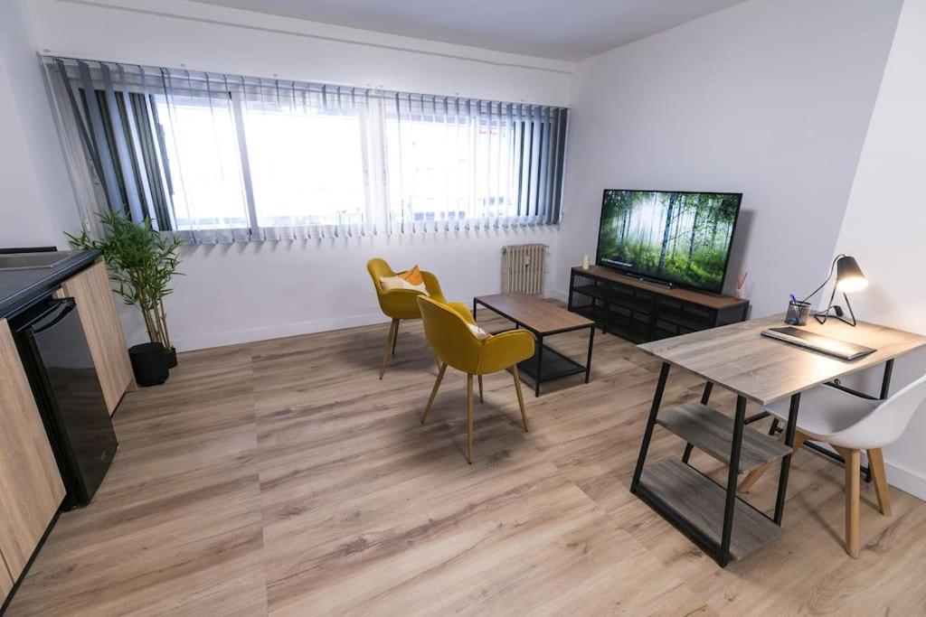 One-Bedroom Apartment photo 2