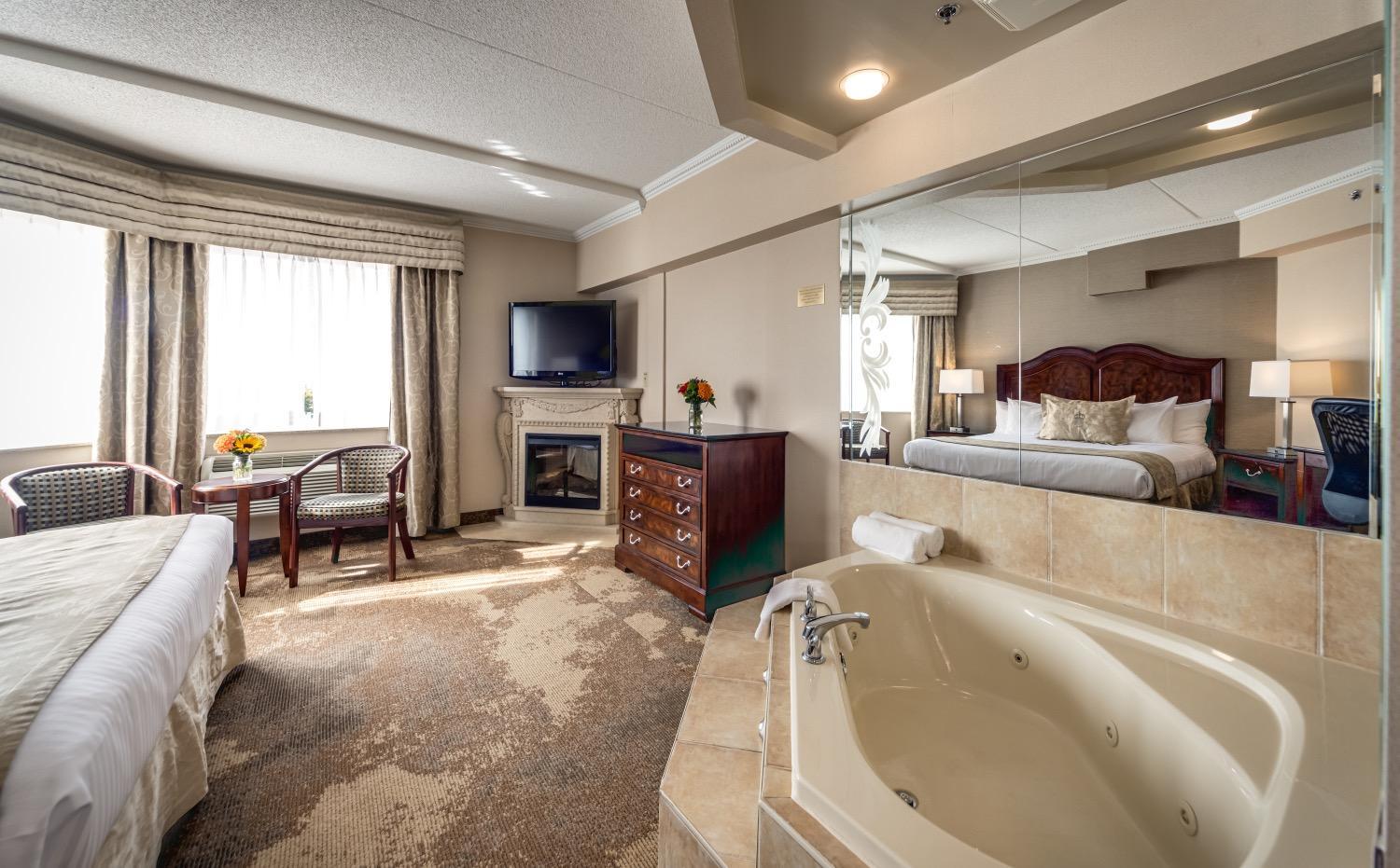 Queen Suite with Jetted Tub - Photo 1