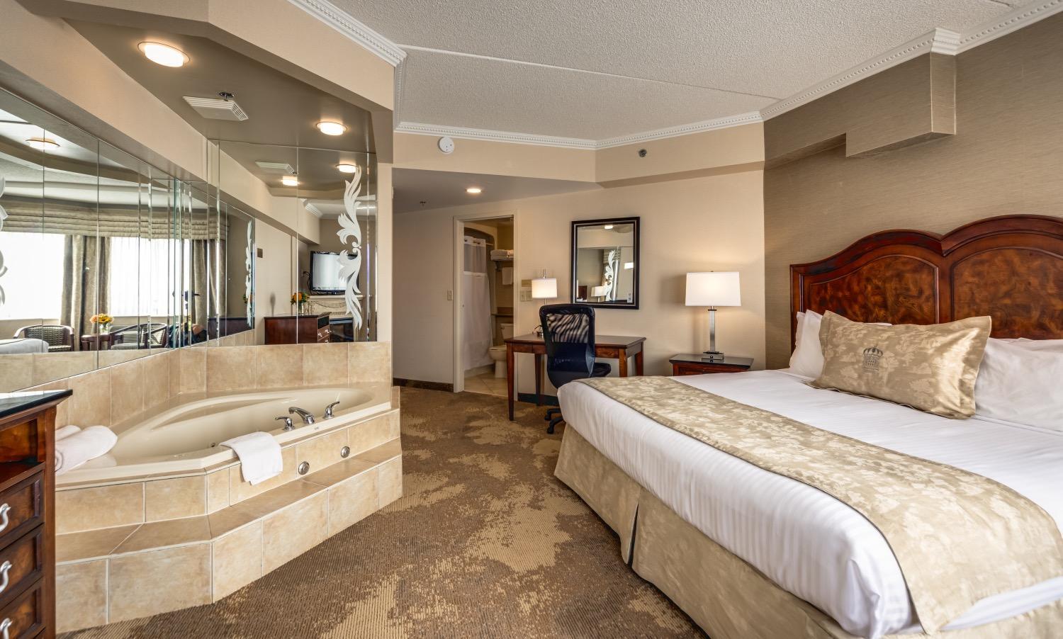 Queen Suite with Jetted Tub - Photo 3