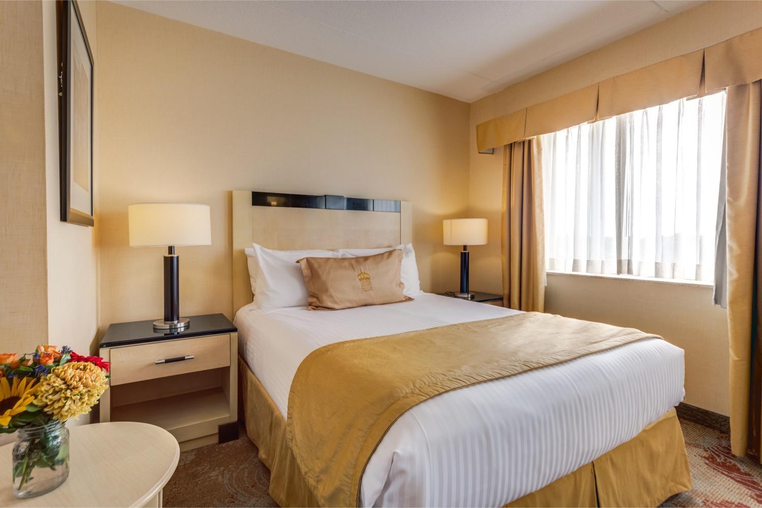 Standard Room with 1 Queen Bed - Photo 1