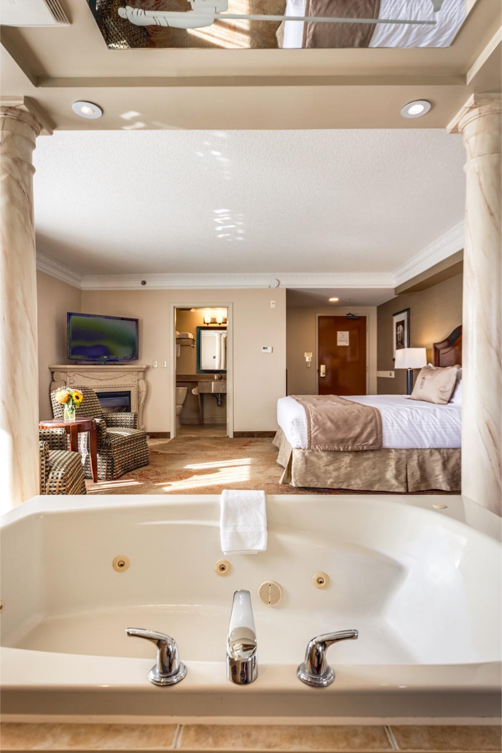 Luxury King Suite with Jetted Tub - Photo 2