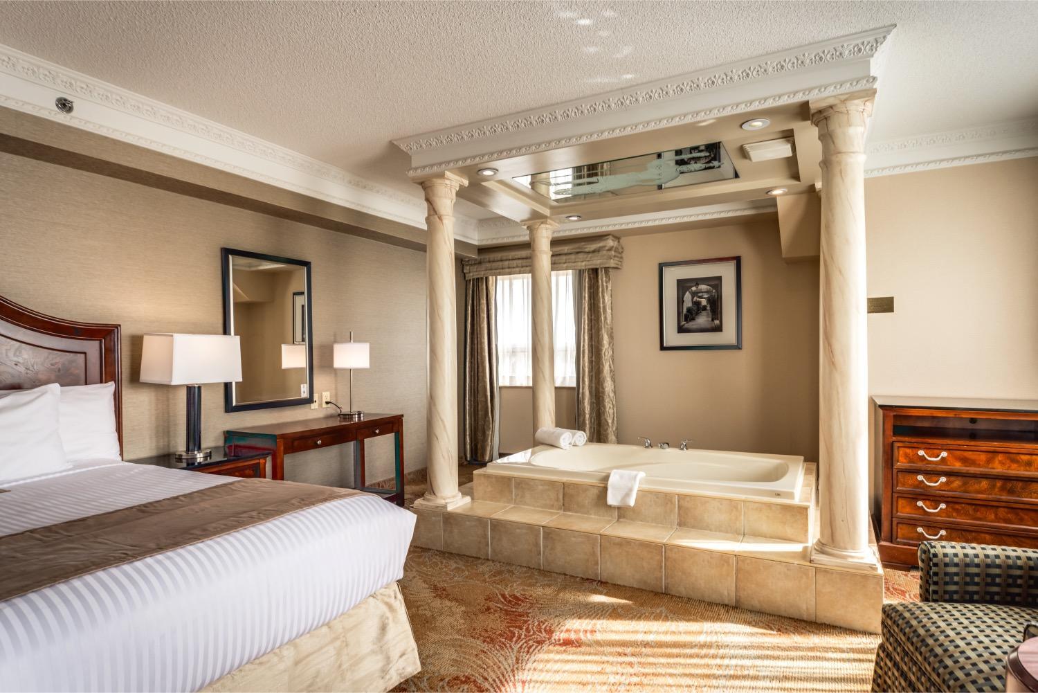 Luxury King Suite with Jetted Tub - Photo 4