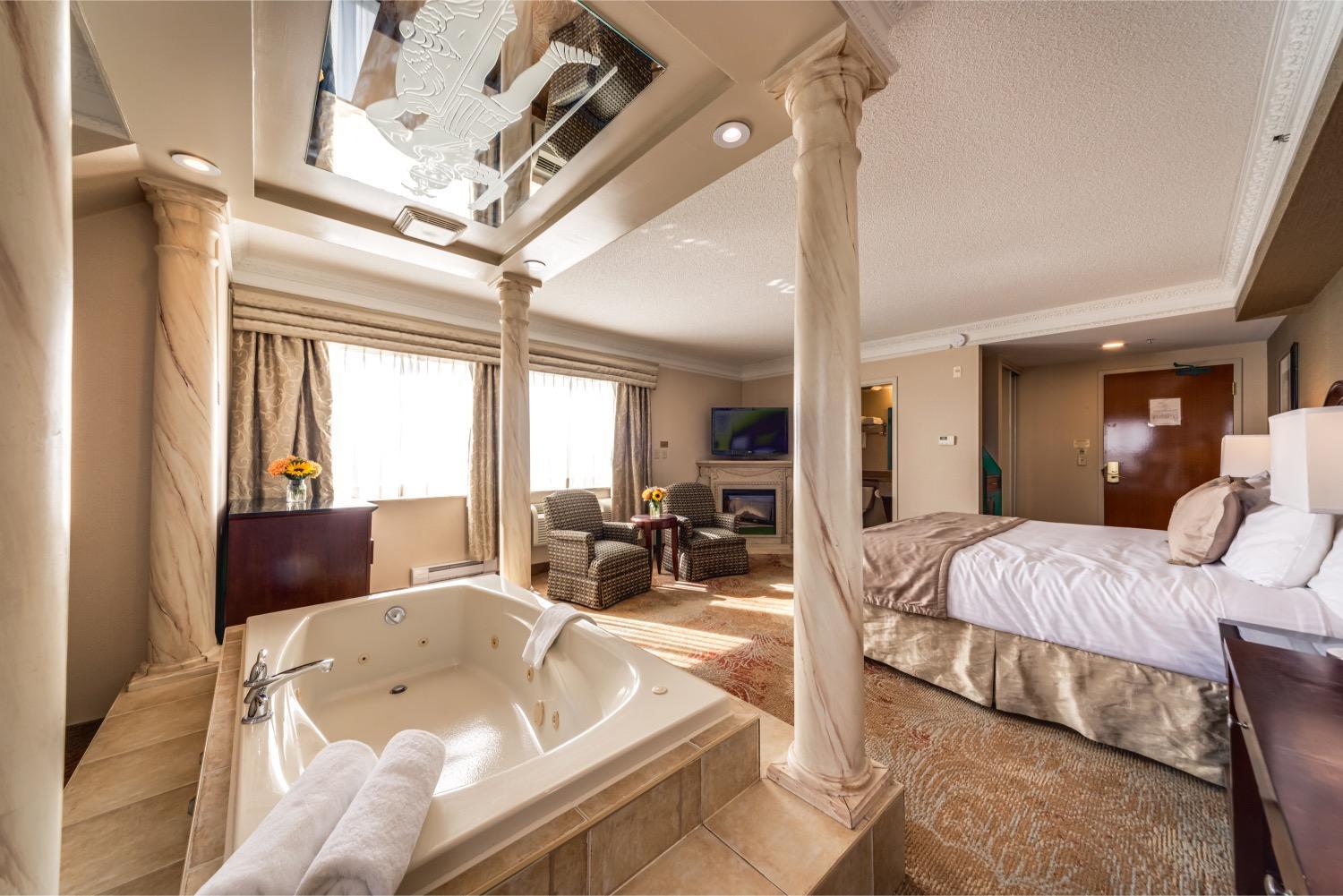 Luxury King Suite with Jetted Tub - Photo 5