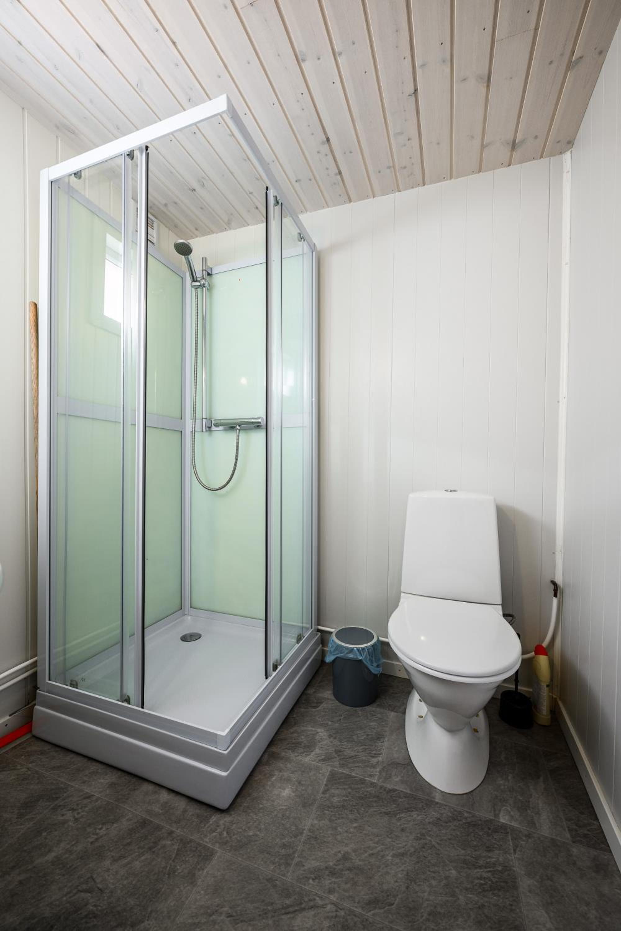 Family Room with Shower - Photo 4
