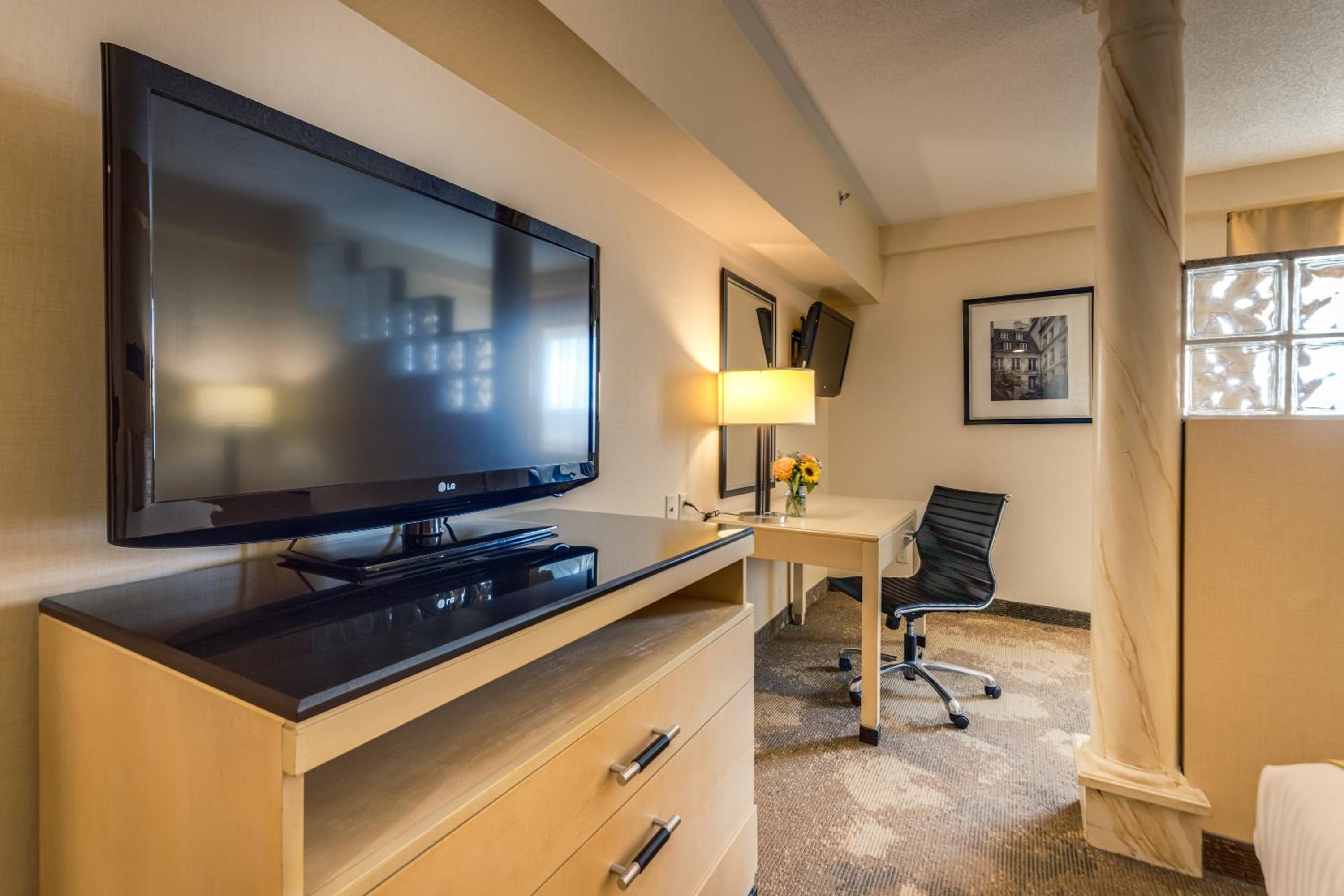 Queen Suite with Sofa Bed - Photo 1