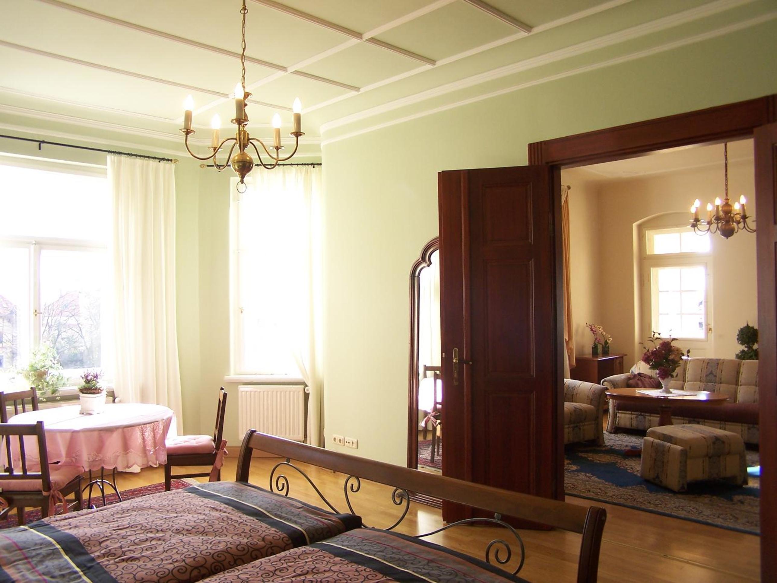 Suite - Photo 1