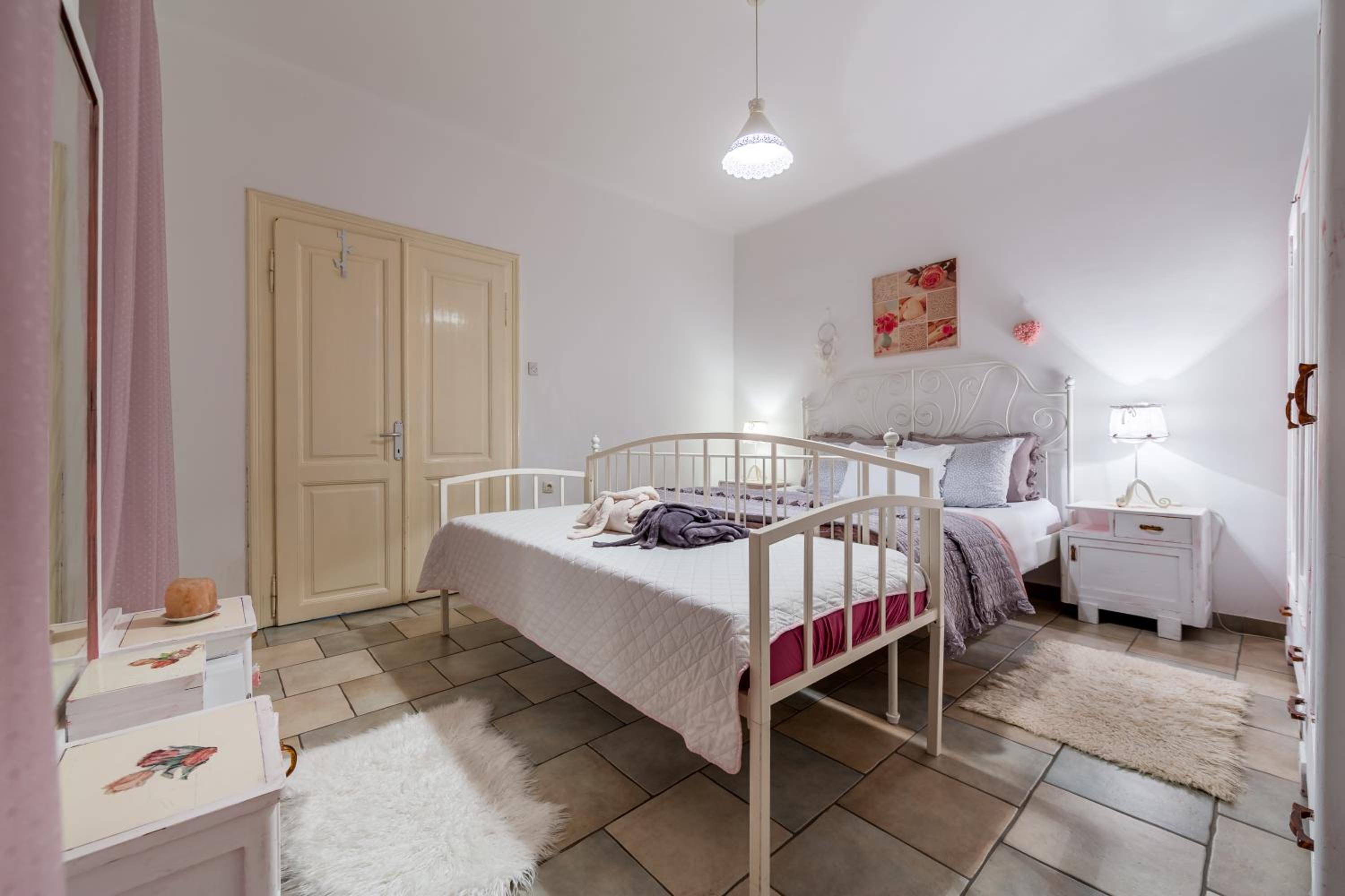 Two-Bedroom House - Photo 13