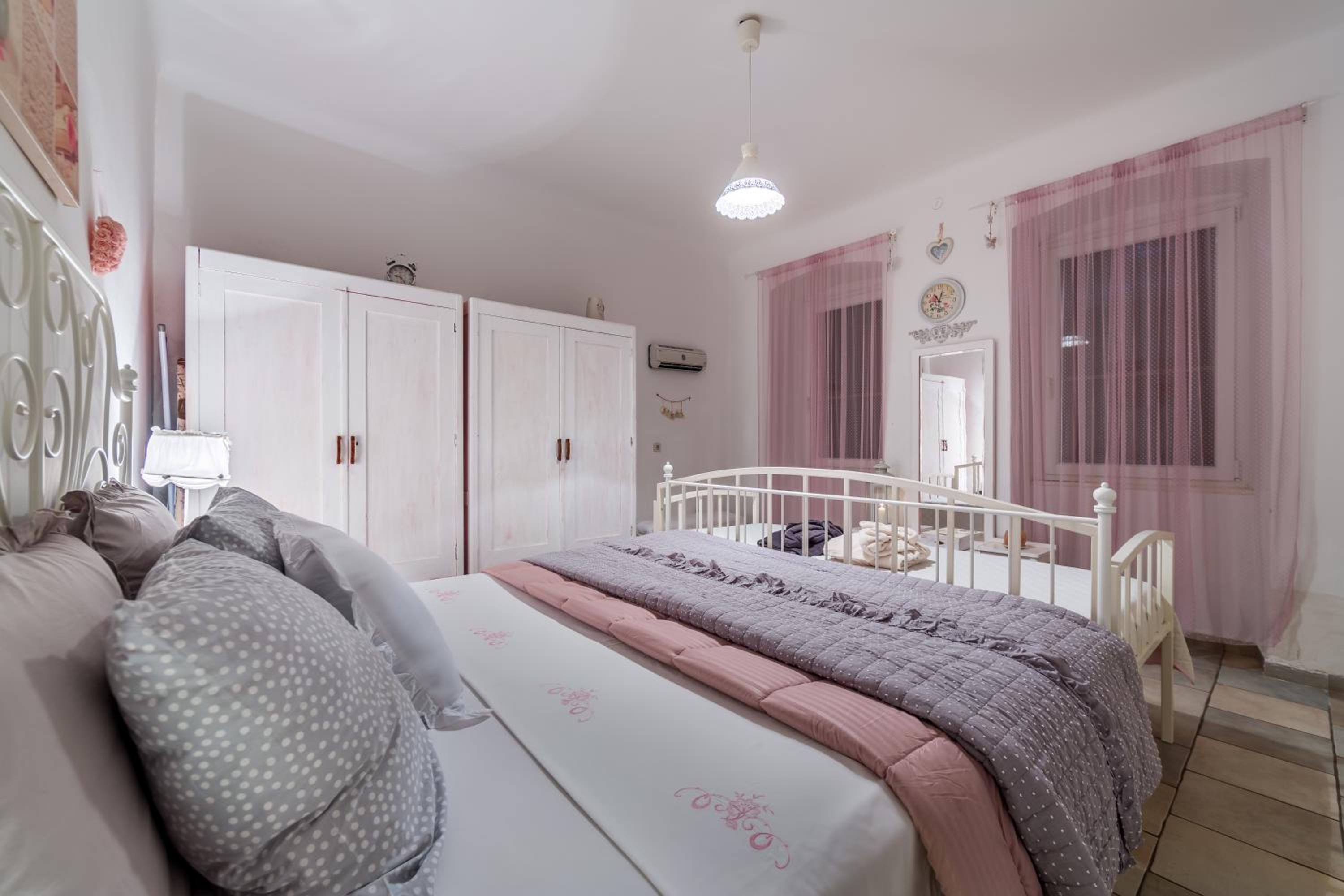 Two-Bedroom House - Photo 5
