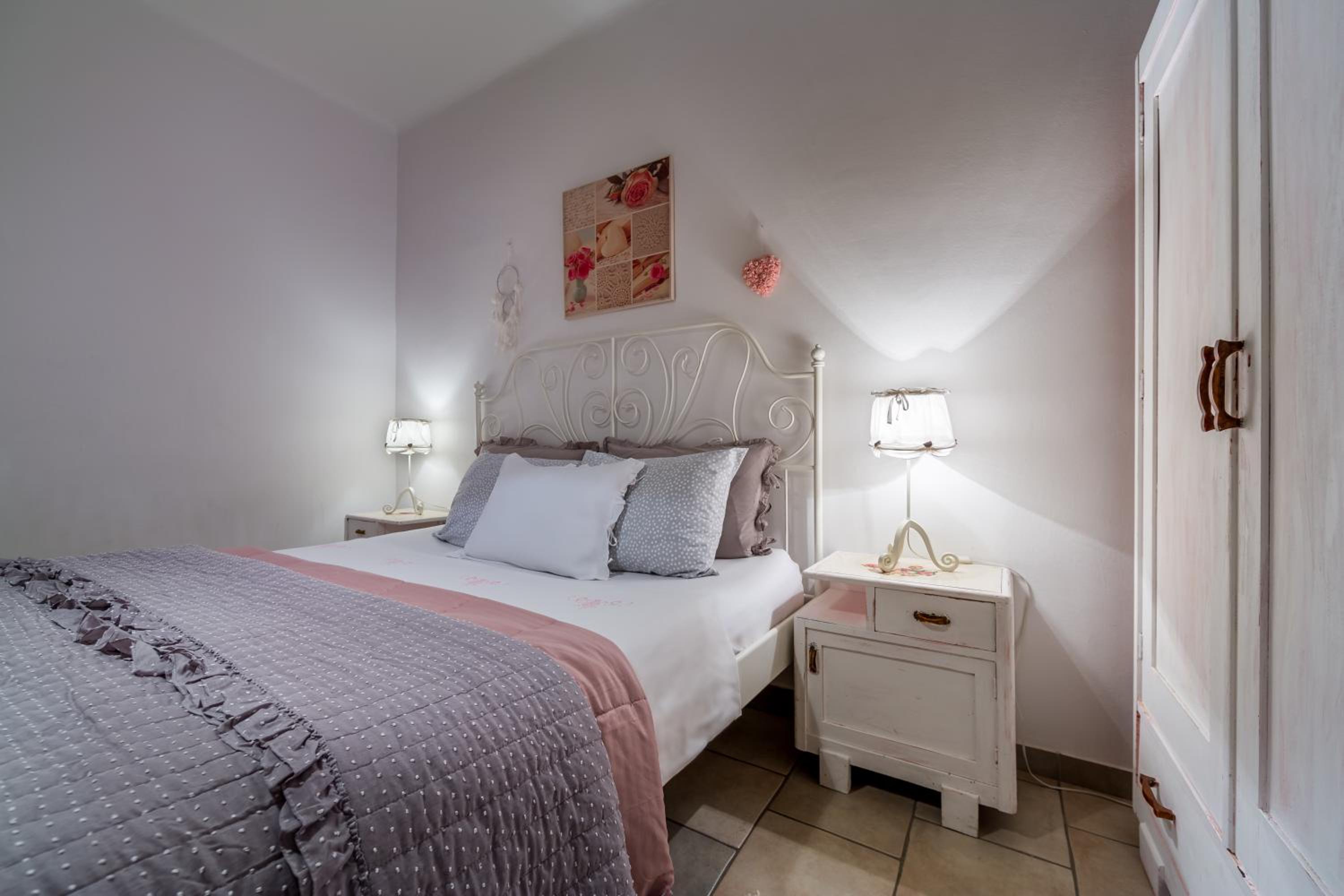 Two-Bedroom House - Photo 2