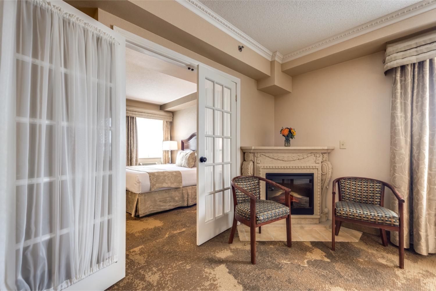 Deluxe King Suite with Jetted Tub and Living Room - Photo 2