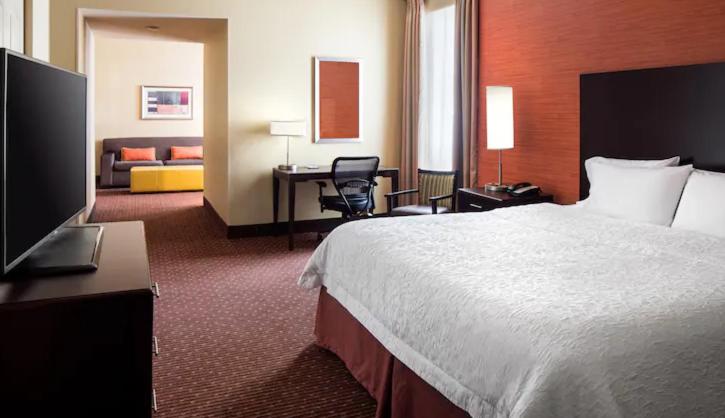 One-Bedroom King Suite - Non-Smoking - Photo 4