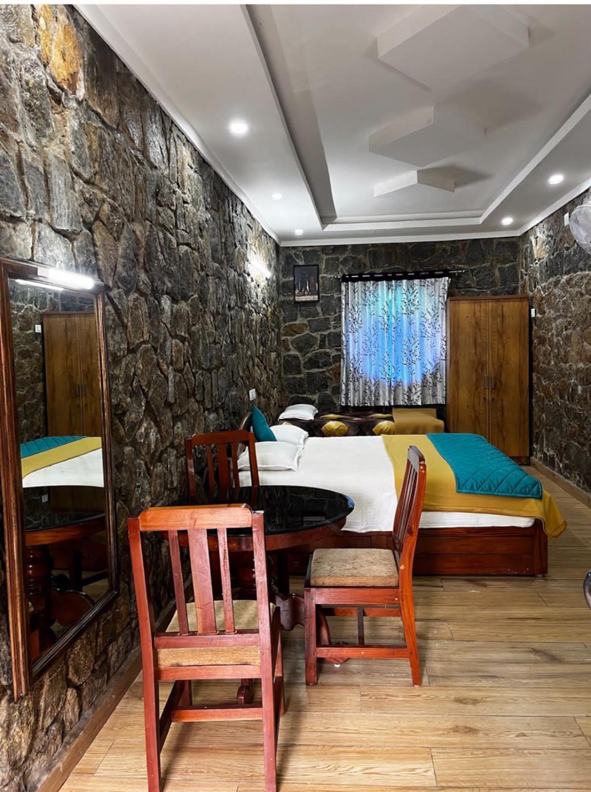 Double or Twin Room with Bathroom photo 1