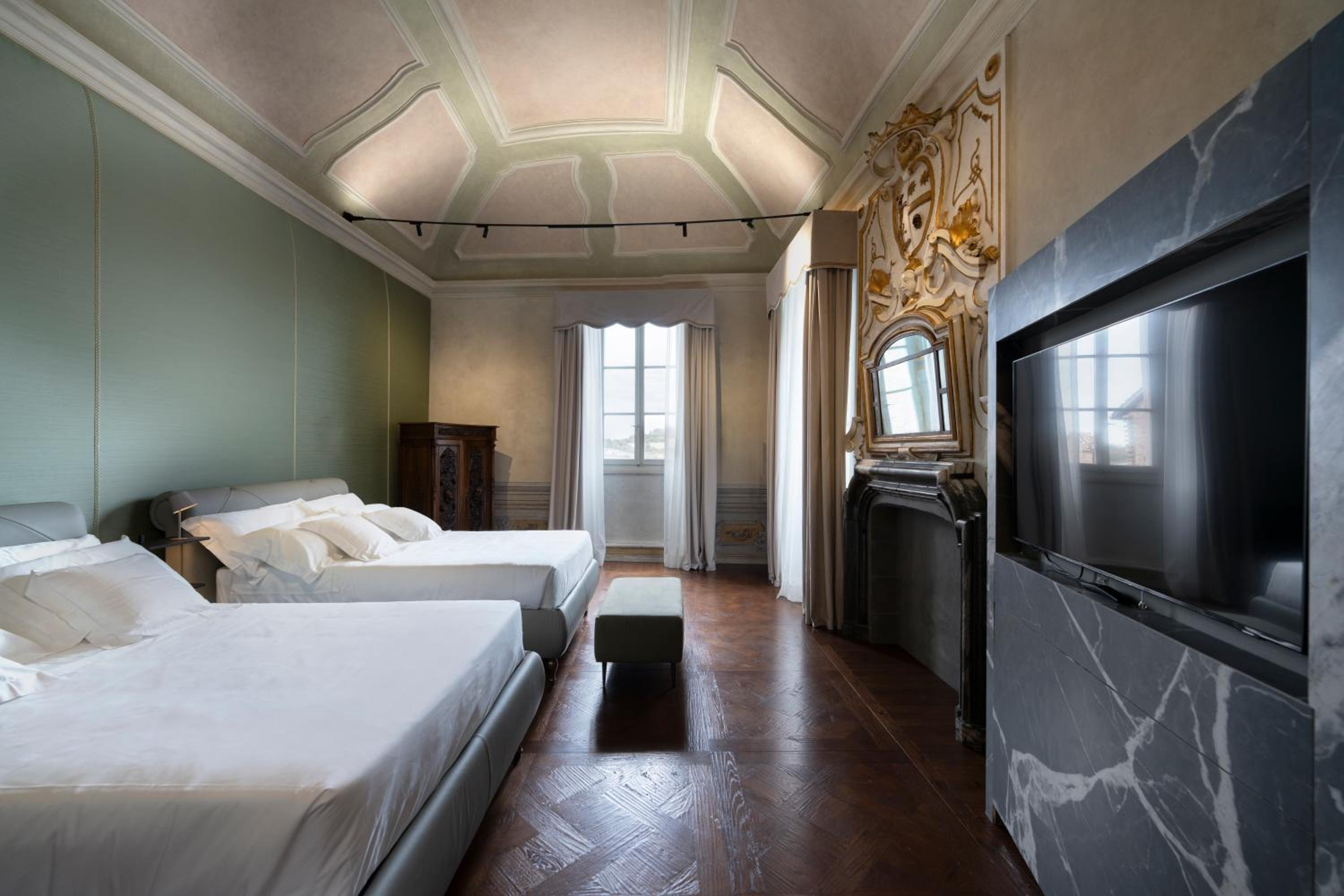 Deluxe Family Room