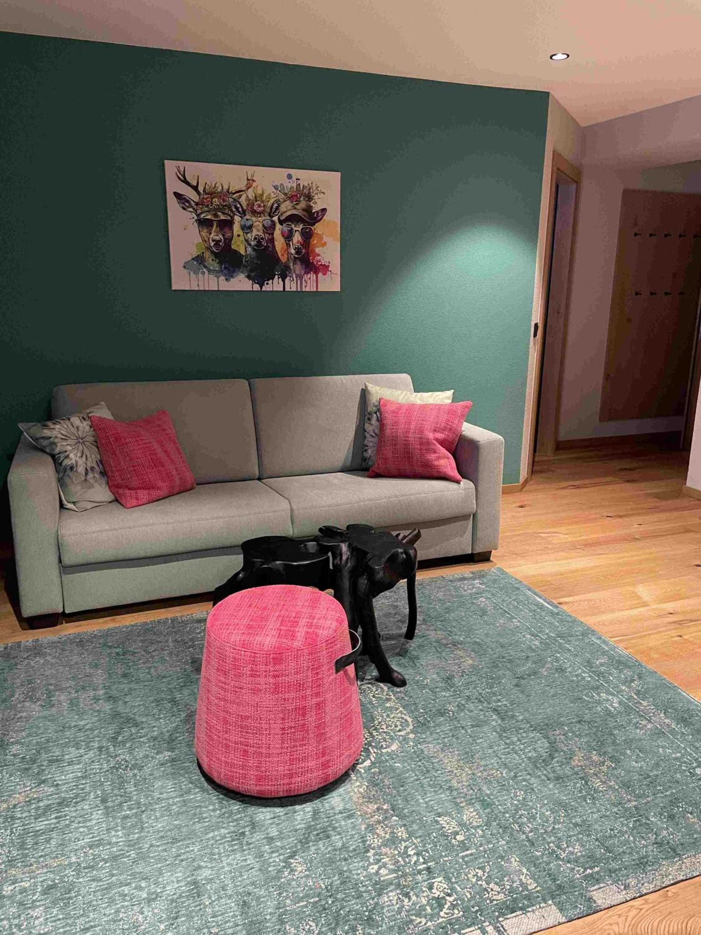 Superior Family Room - Photo 3