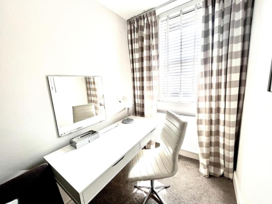 Superior One-Bedroom Apartment - First Floor - Photo 2