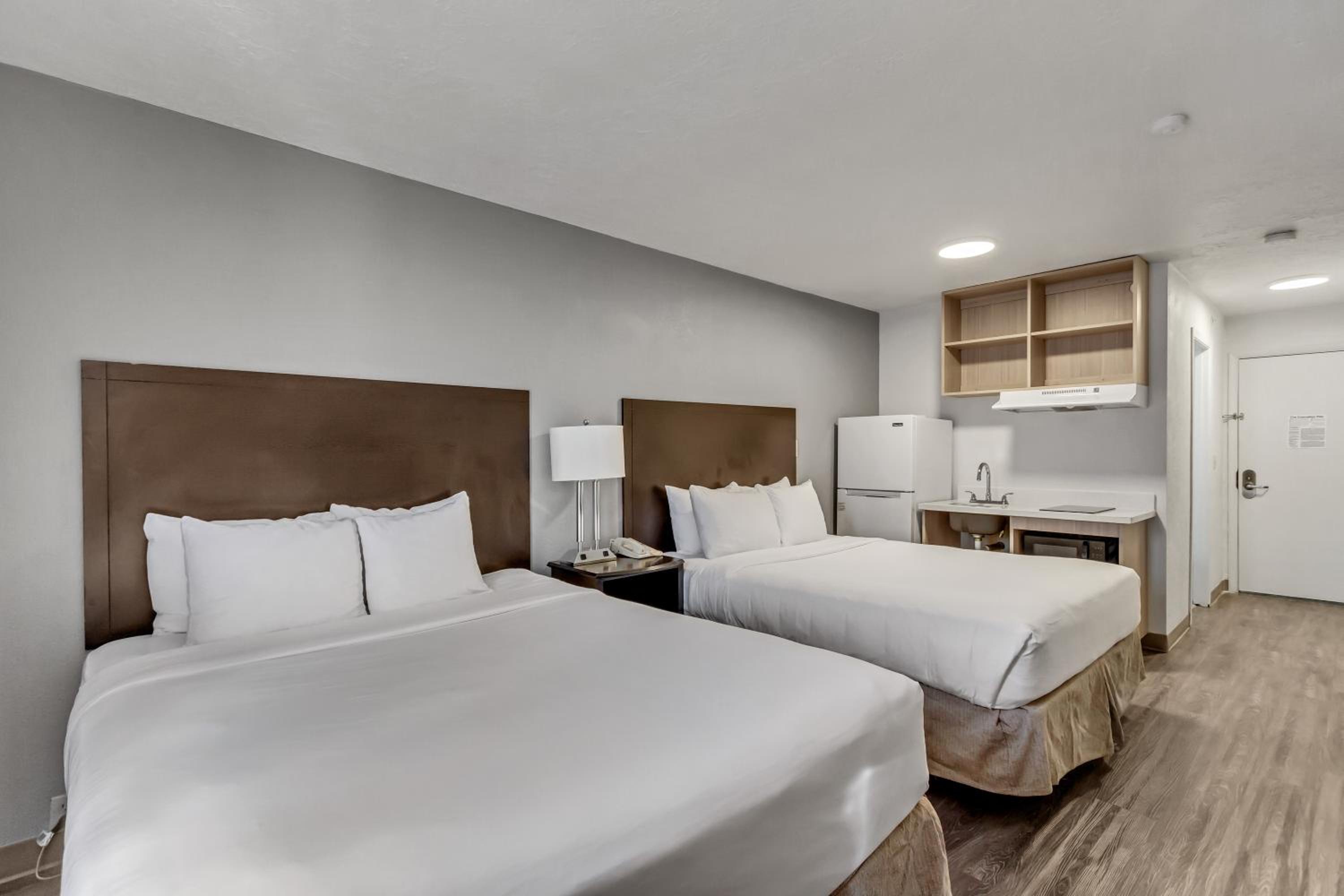 Quadruple Room with Two Queen Beds - Non Smoking - Photo 1